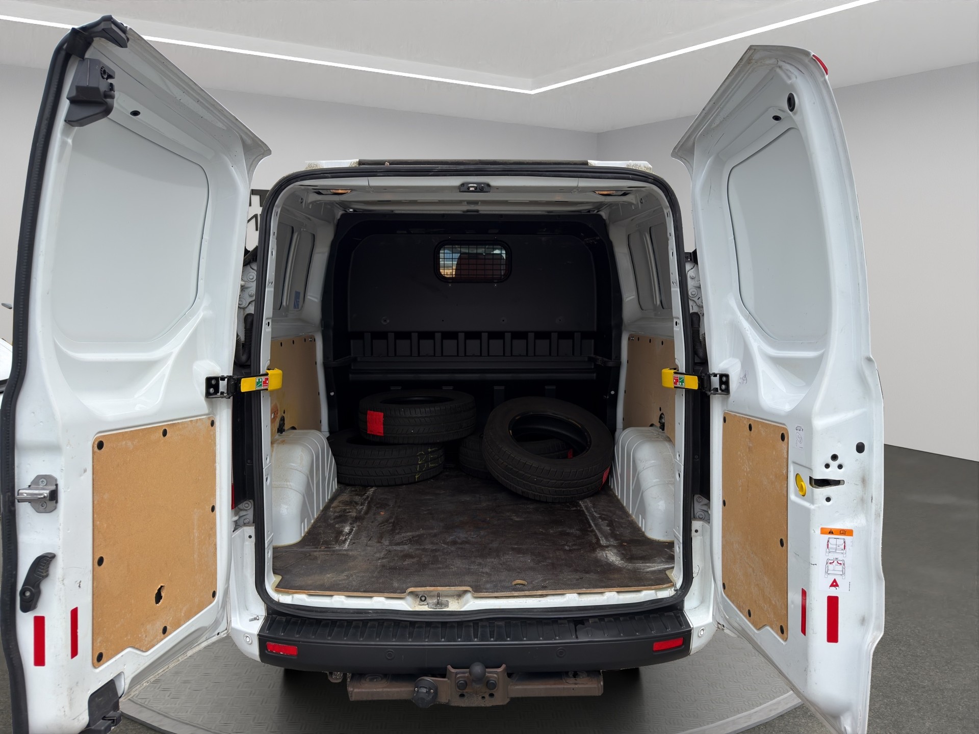 FORD Transit Custom Van 300 L2H1 DK Trend-image-10