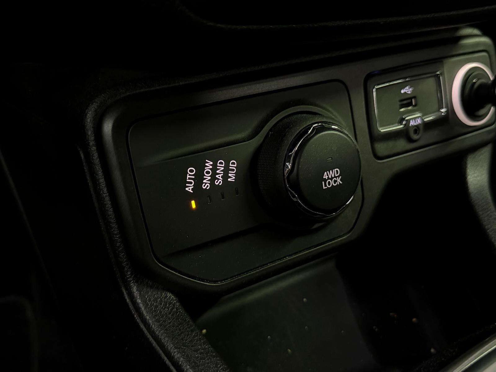JEEP Renegade 1.4 Turbo Limited AWD-image-14