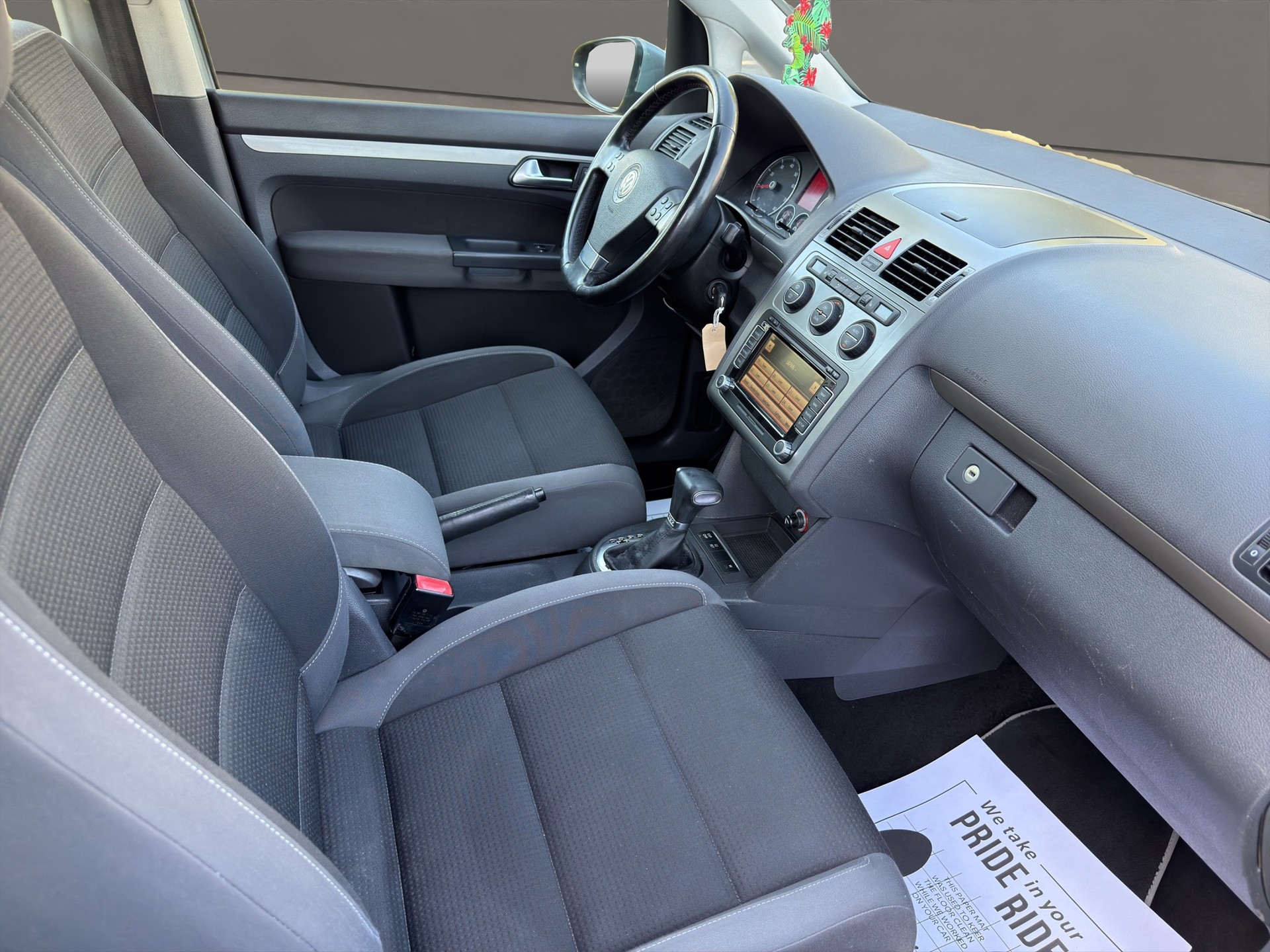 VW Touran 1.4 TSI Team DSG 7 plätze-image-10