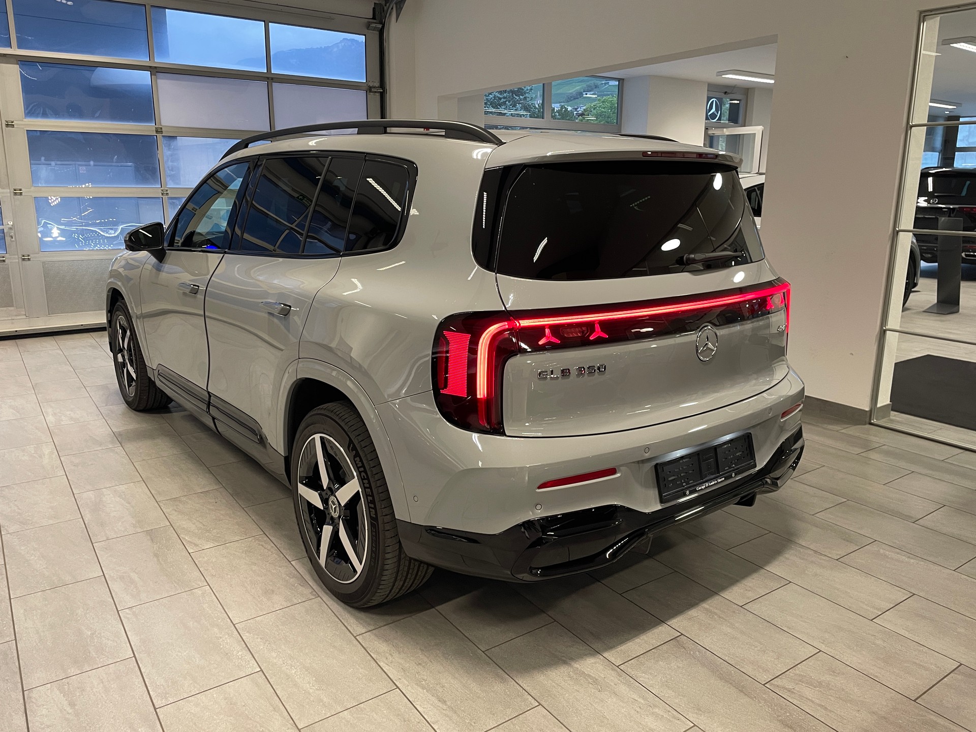 MERCEDES-BENZ GLB 350 85kWh EQ 4 Matic-image-5