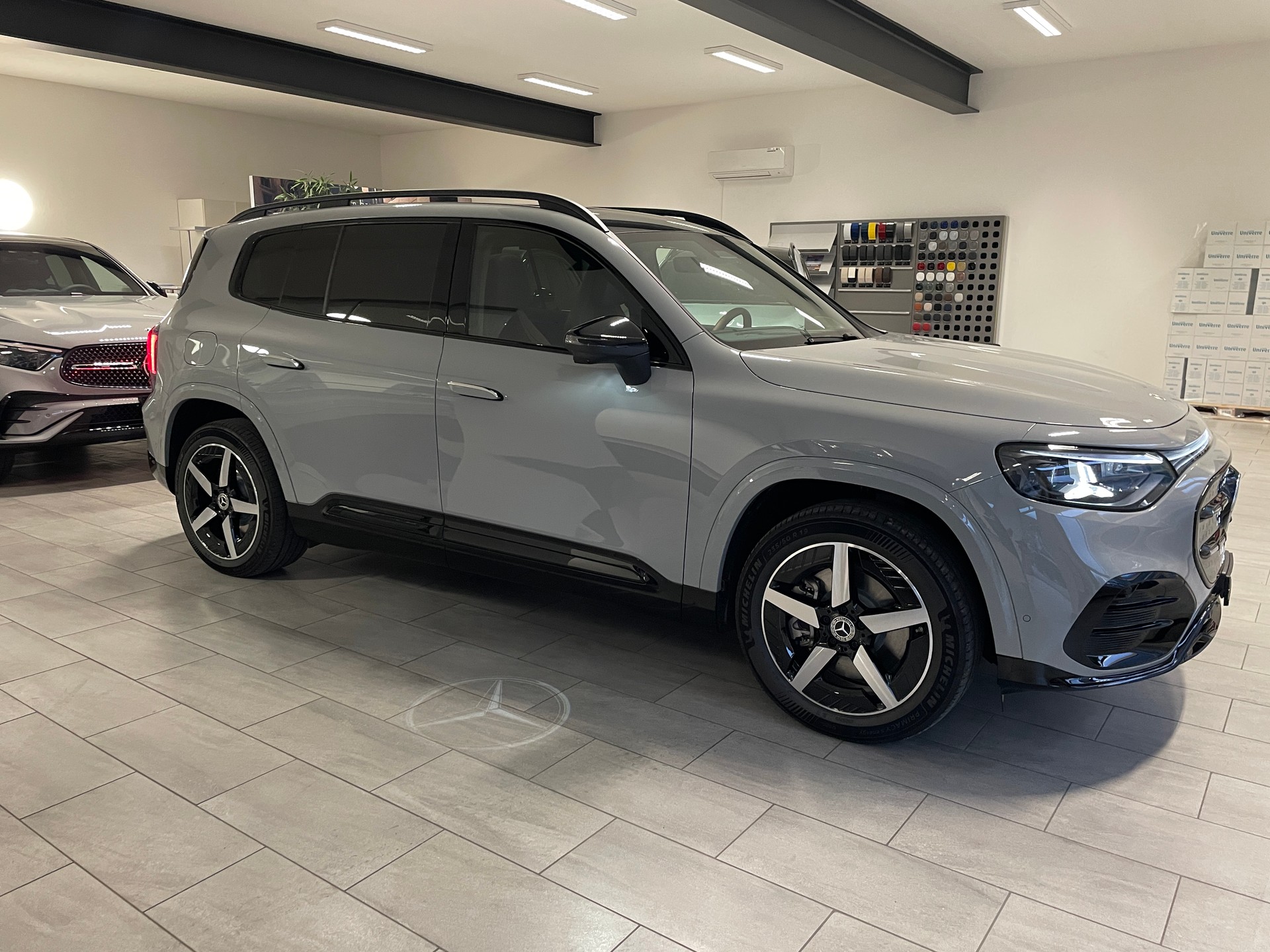 MERCEDES-BENZ GLB 350 85kWh EQ 4 Matic-showroom-element-3