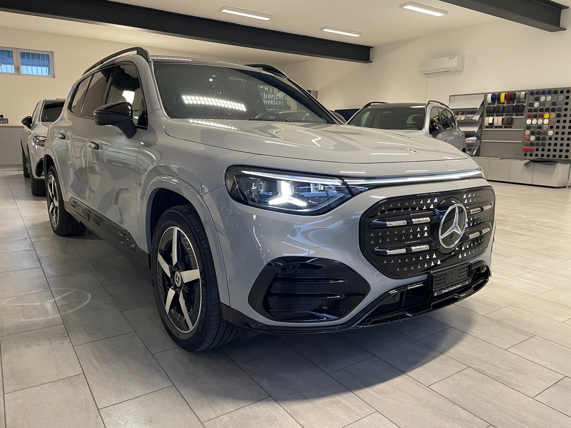 MERCEDES-BENZ GLB 350 85kWh EQ 4 Matic-showroom-element-2