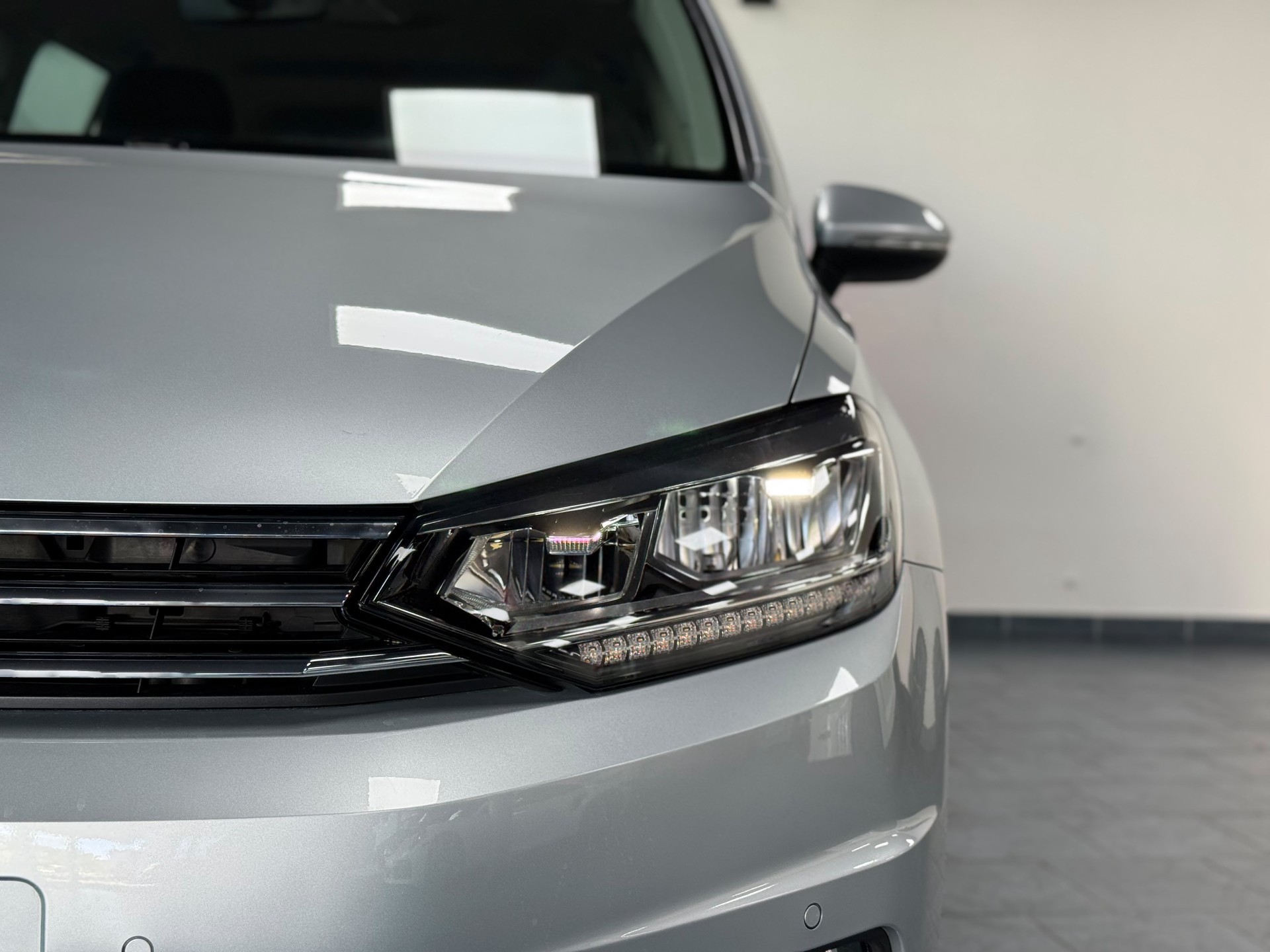VW Touran 1.6 TDI BlueMotion Technology Trendline DSG-image-8