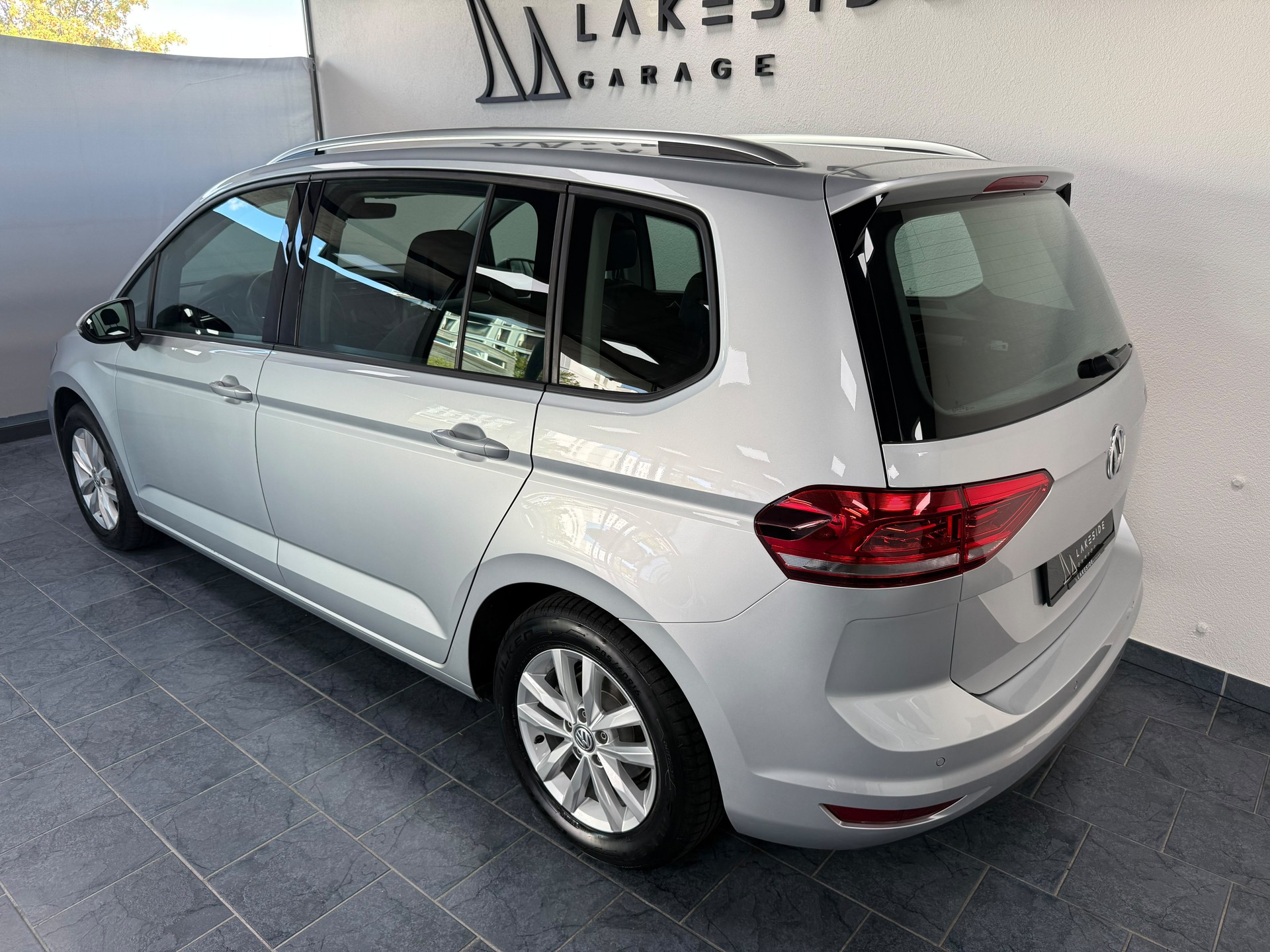 VW Touran 1.6 TDI BlueMotion Technology Trendline DSG-image-5