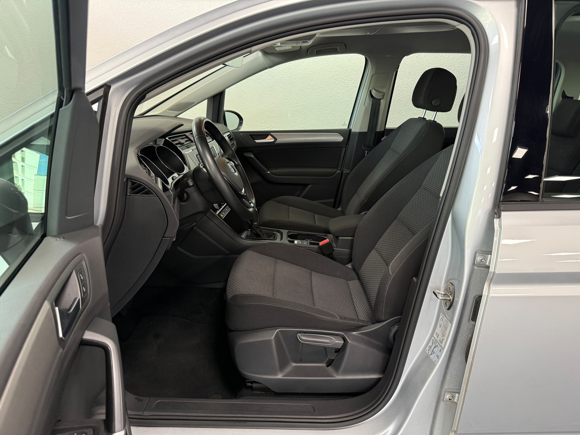 VW Touran 1.6 TDI BlueMotion Technology Trendline DSG-image-9