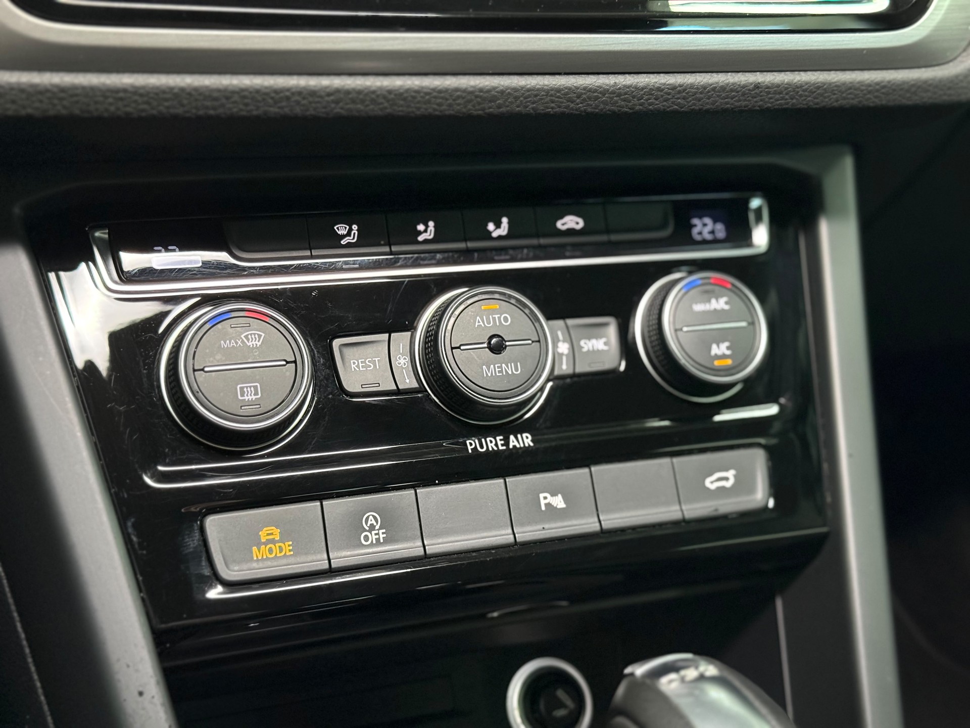 VW Touran 1.6 TDI BlueMotion Technology Trendline DSG-image-18