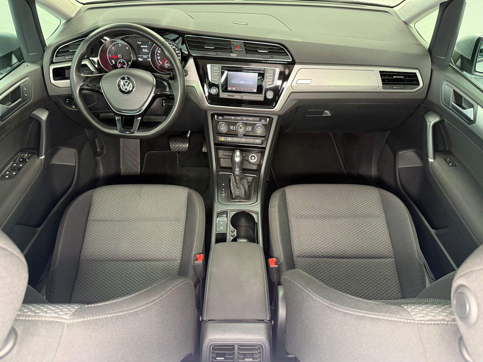 VW Touran 1.6 TDI BlueMotion Technology Trendline DSG-image-12