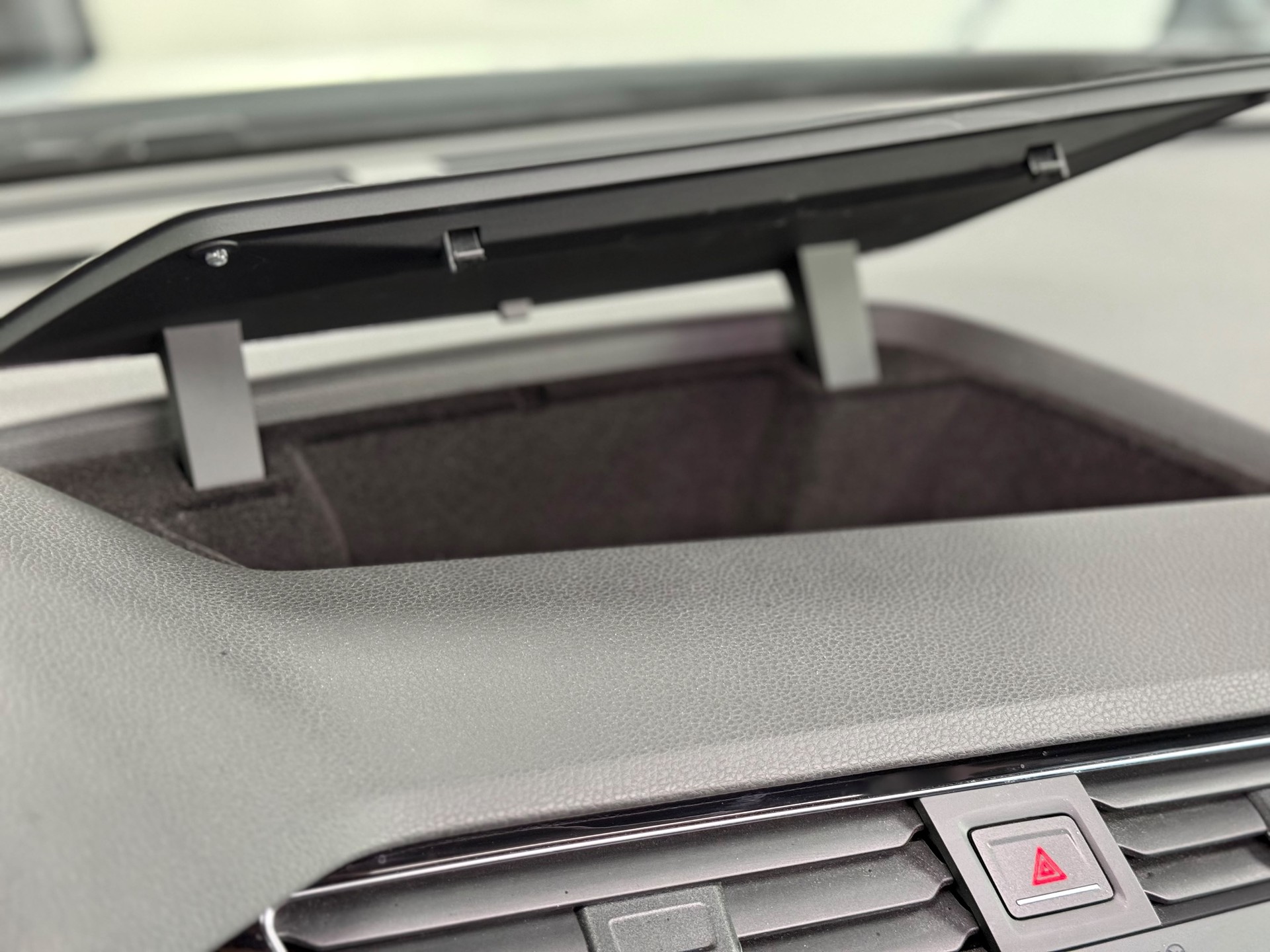 VW Touran 1.6 TDI BlueMotion Technology Trendline DSG-image-19