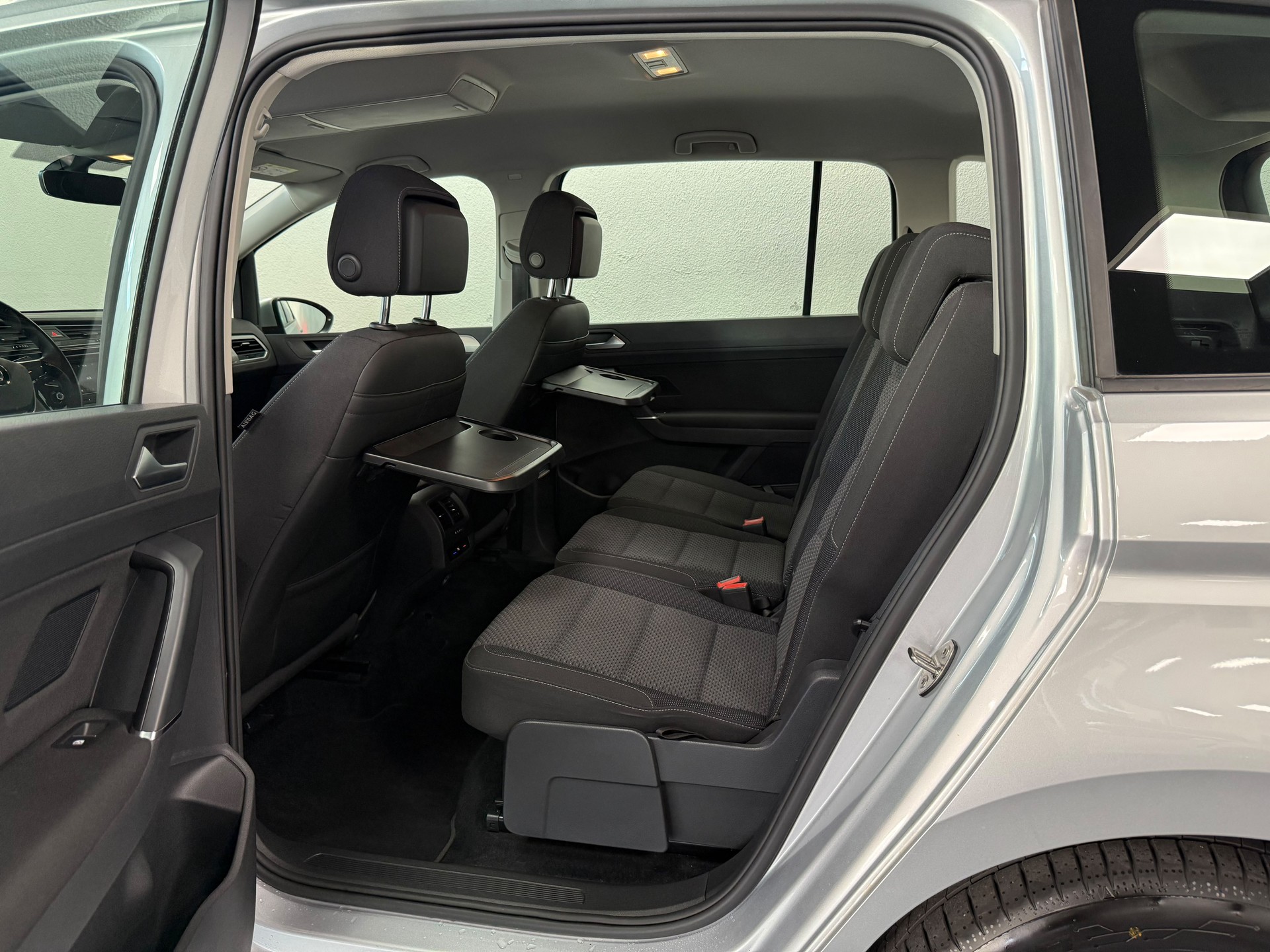 VW Touran 1.6 TDI BlueMotion Technology Trendline DSG-image-10
