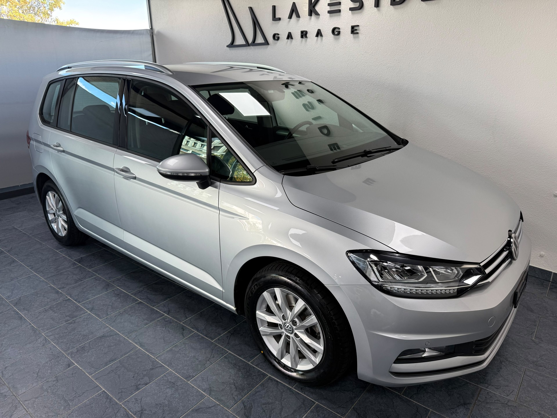 VW Touran 1.6 TDI BlueMotion Technology Trendline DSG-image-2