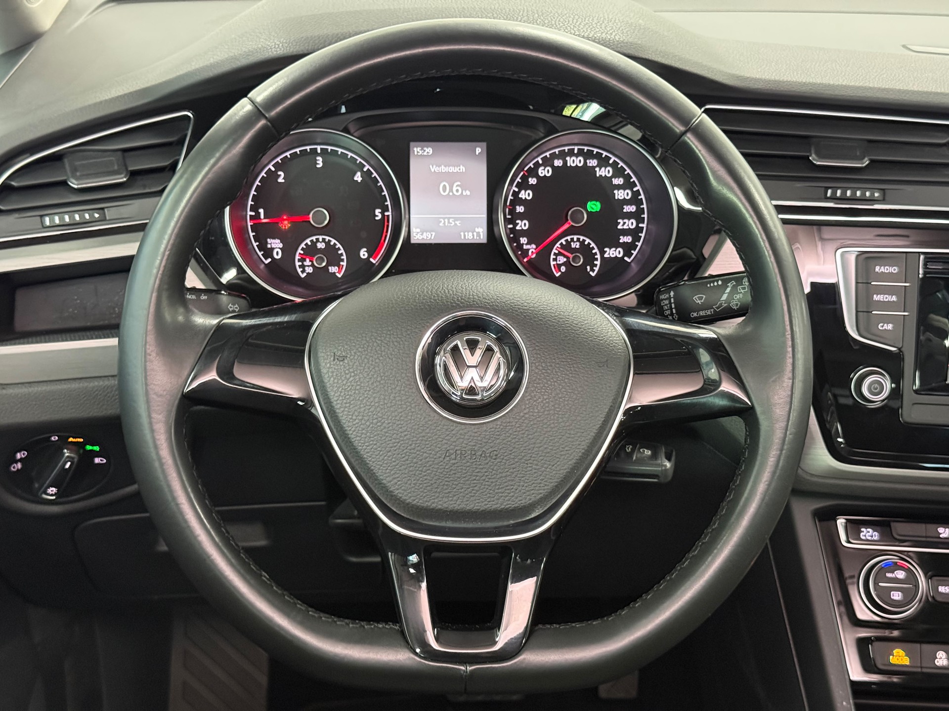 VW Touran 1.6 TDI BlueMotion Technology Trendline DSG-image-14