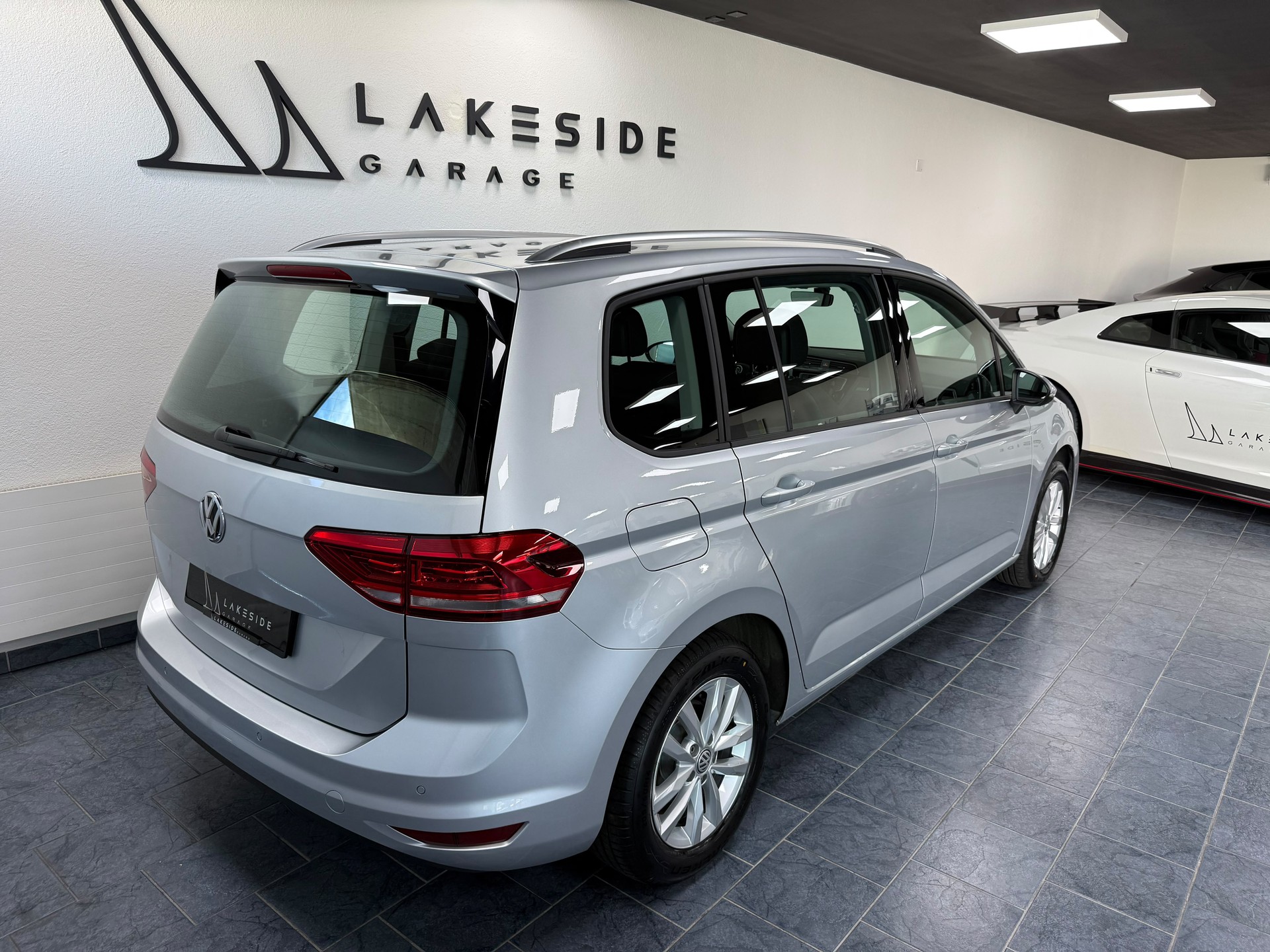 VW Touran 1.6 TDI BlueMotion Technology Trendline DSG-image-3