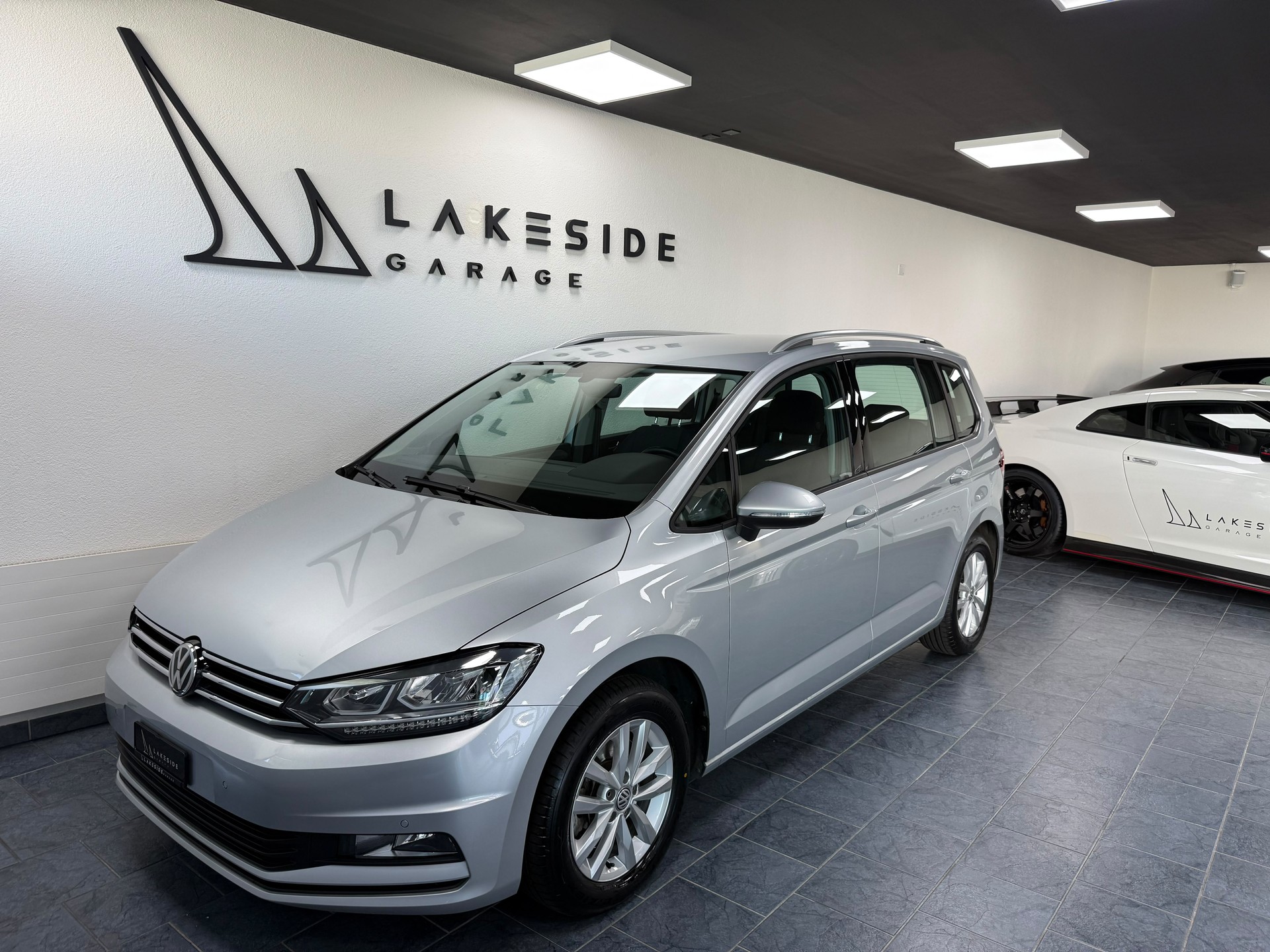 VW Touran 1.6 TDI BlueMotion Technology Trendline DSG-image-0