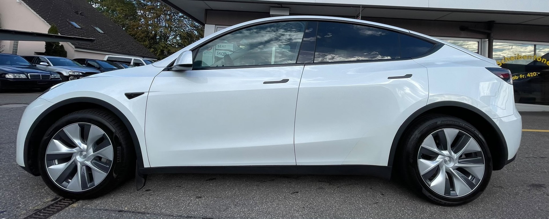 TESLA Model Y Long Range 533 km (WLTP) 514PS AHK 1600kg Werksgarantie SOH 94%-image-0