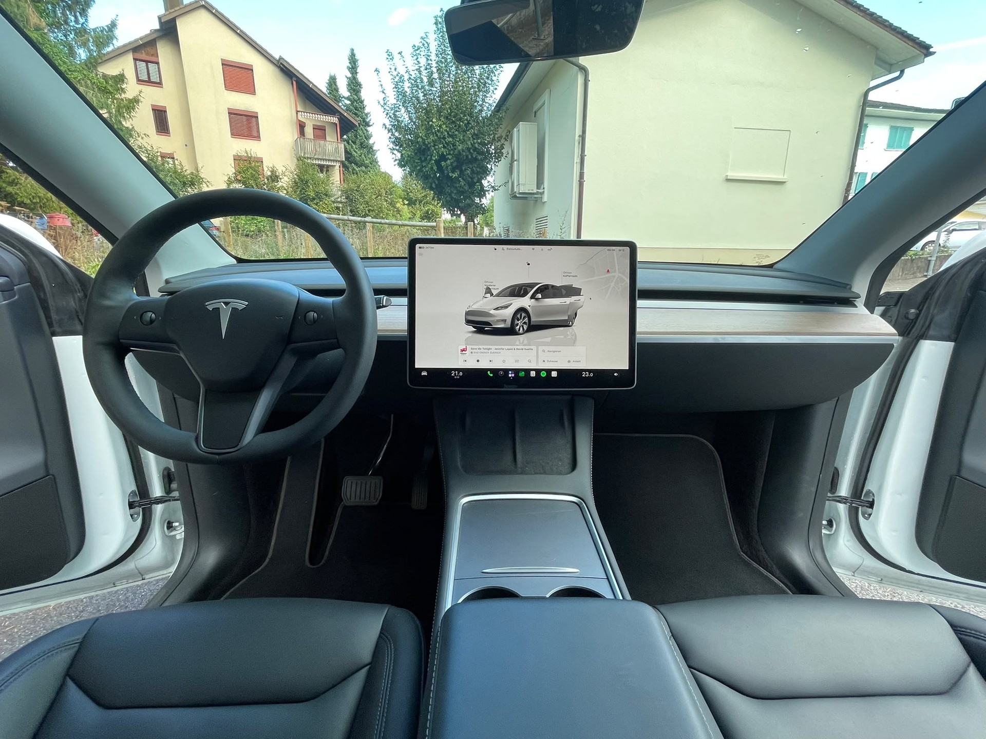 TESLA Model Y Long Range 533 km (WLTP) 514PS AHK 1600kg Werksgarantie SOH 94%-image-8