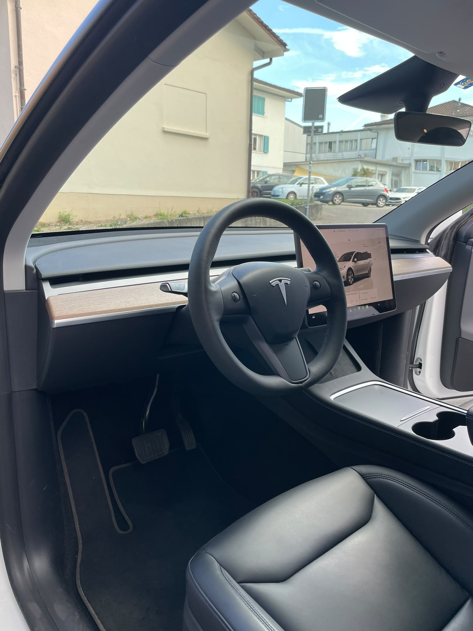 TESLA Model Y Long Range 533 km (WLTP) 514PS AHK 1600kg Werksgarantie SOH 94%-image-15