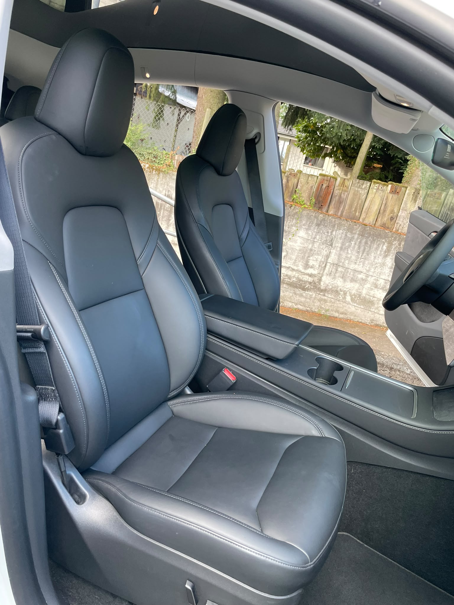 TESLA Model Y Long Range 533 km (WLTP) 514PS AHK 1600kg Werksgarantie SOH 94%-image-6