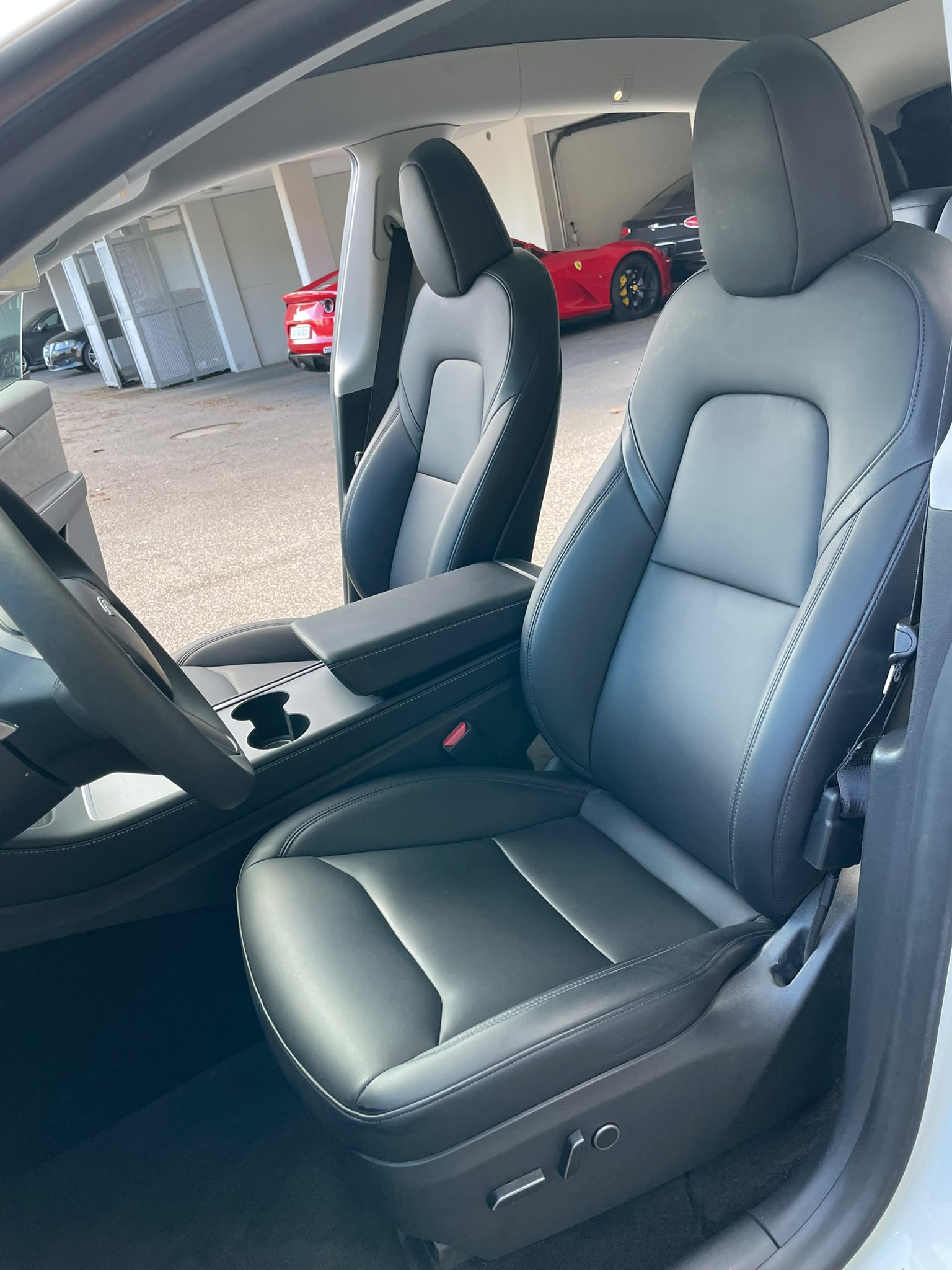 TESLA Model Y Long Range 533 km (WLTP) 514PS AHK 1600kg Werksgarantie SOH 94%-image-7