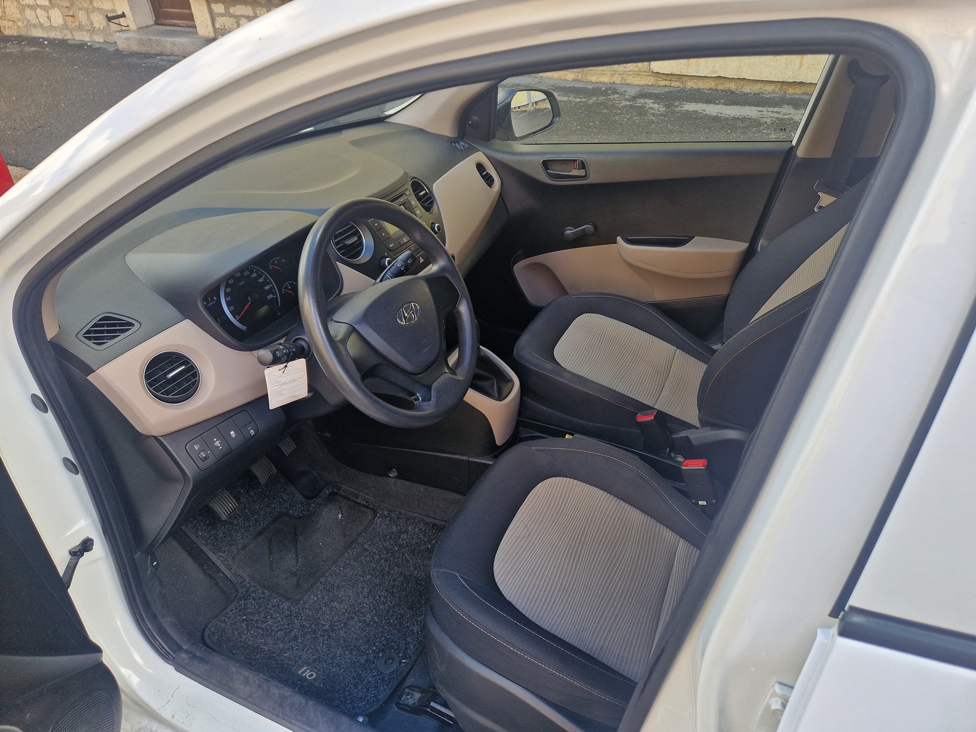 HYUNDAI i10 1.0 GO-image-2