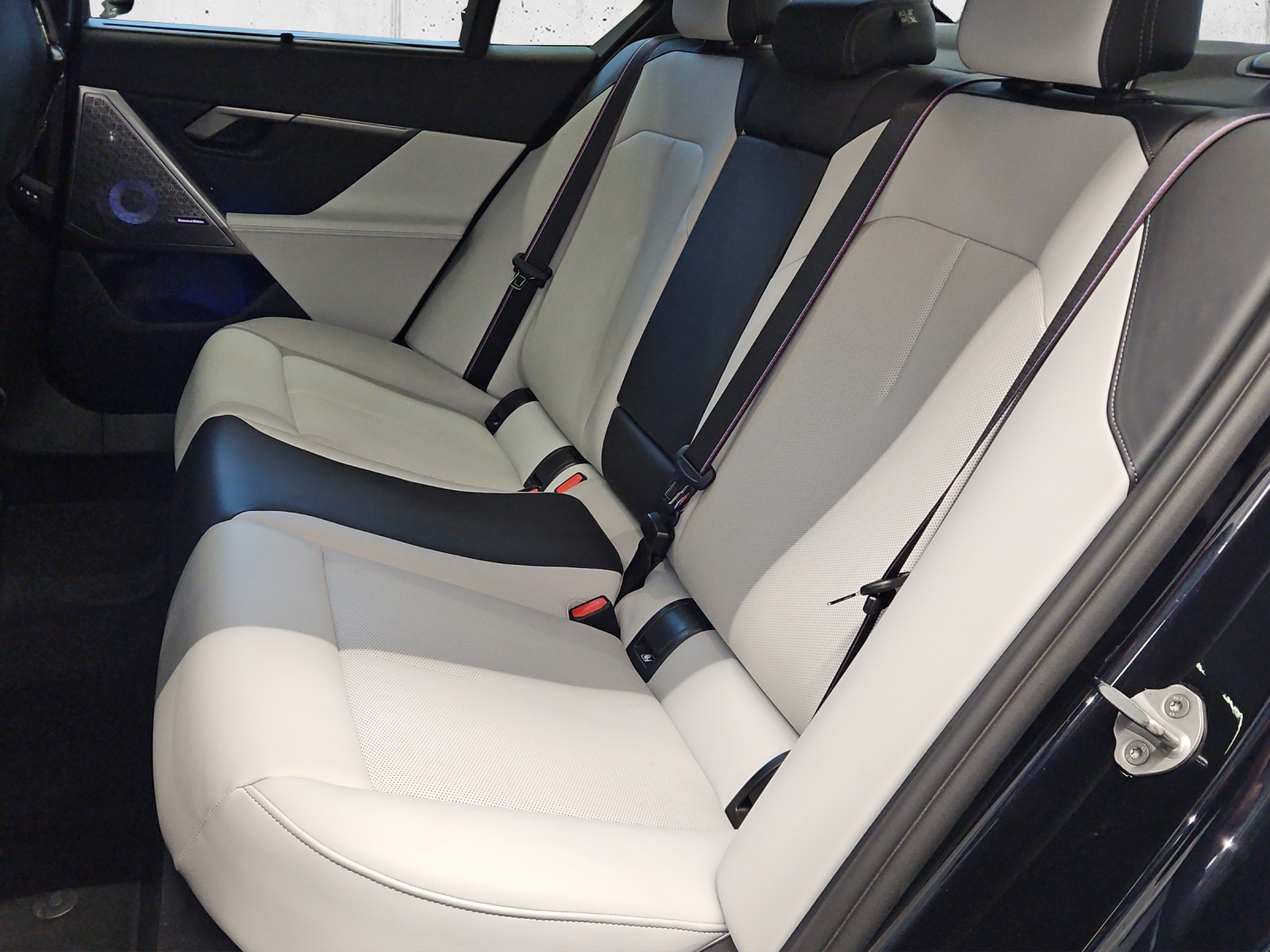 BMW M5 xDrive Limousine-image-11