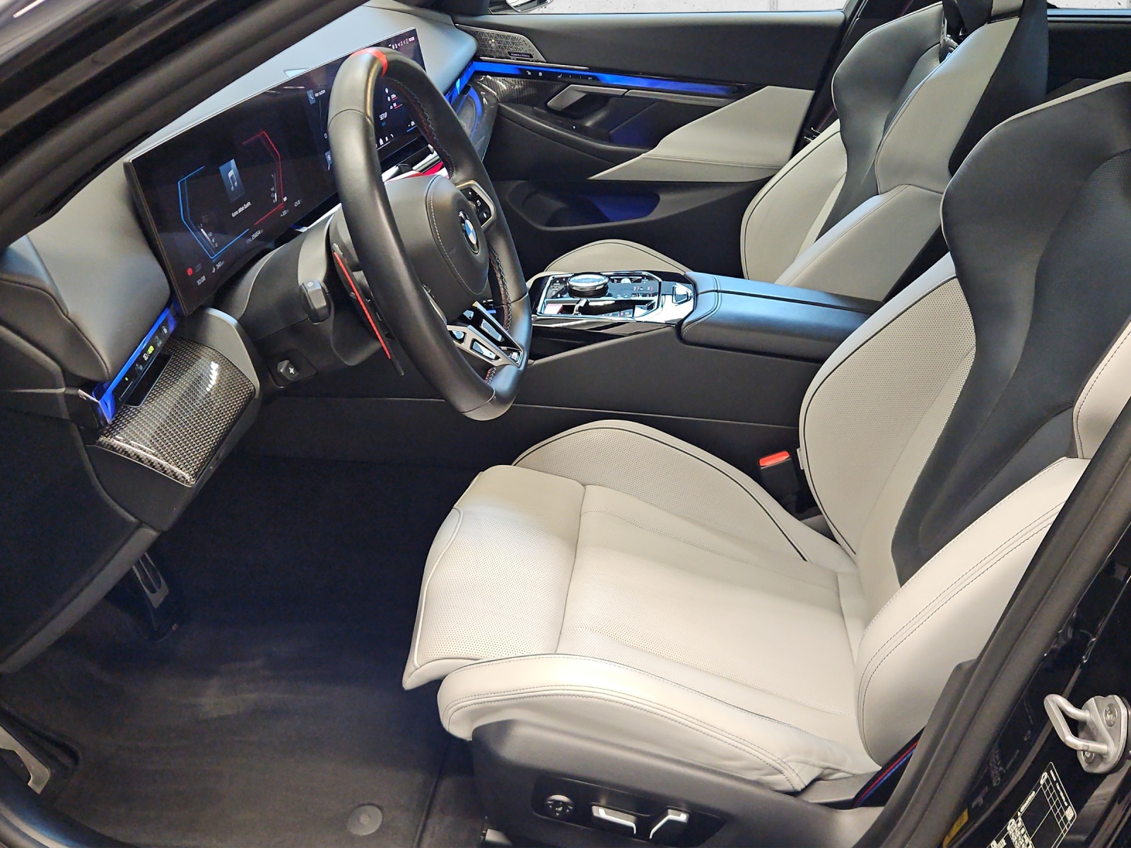 BMW M5 xDrive Limousine-image-10