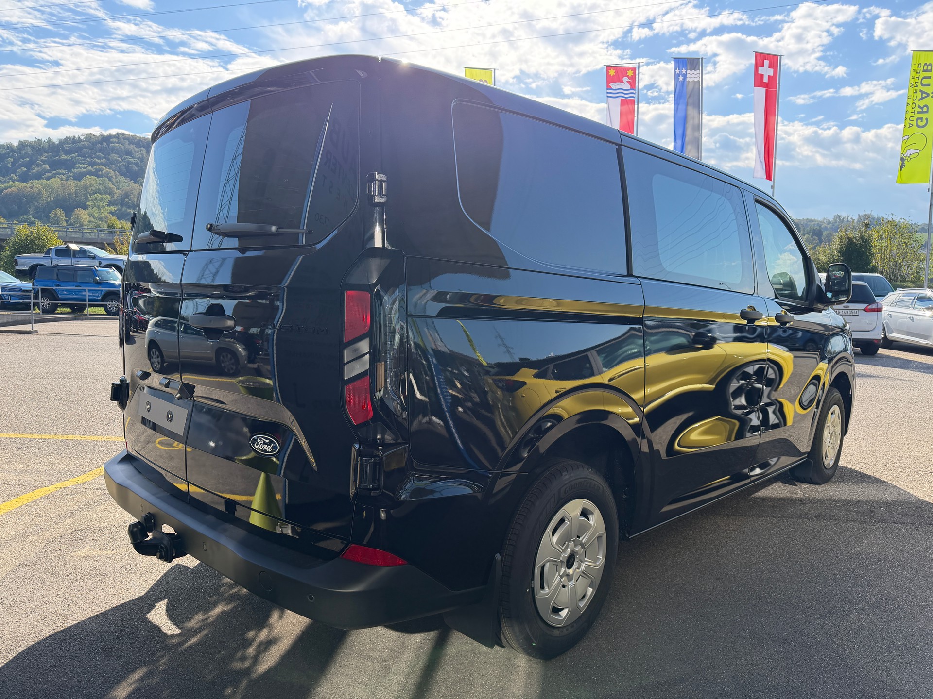FORD Transit Custom Van 320 L1H1 Trend Automat-image-3