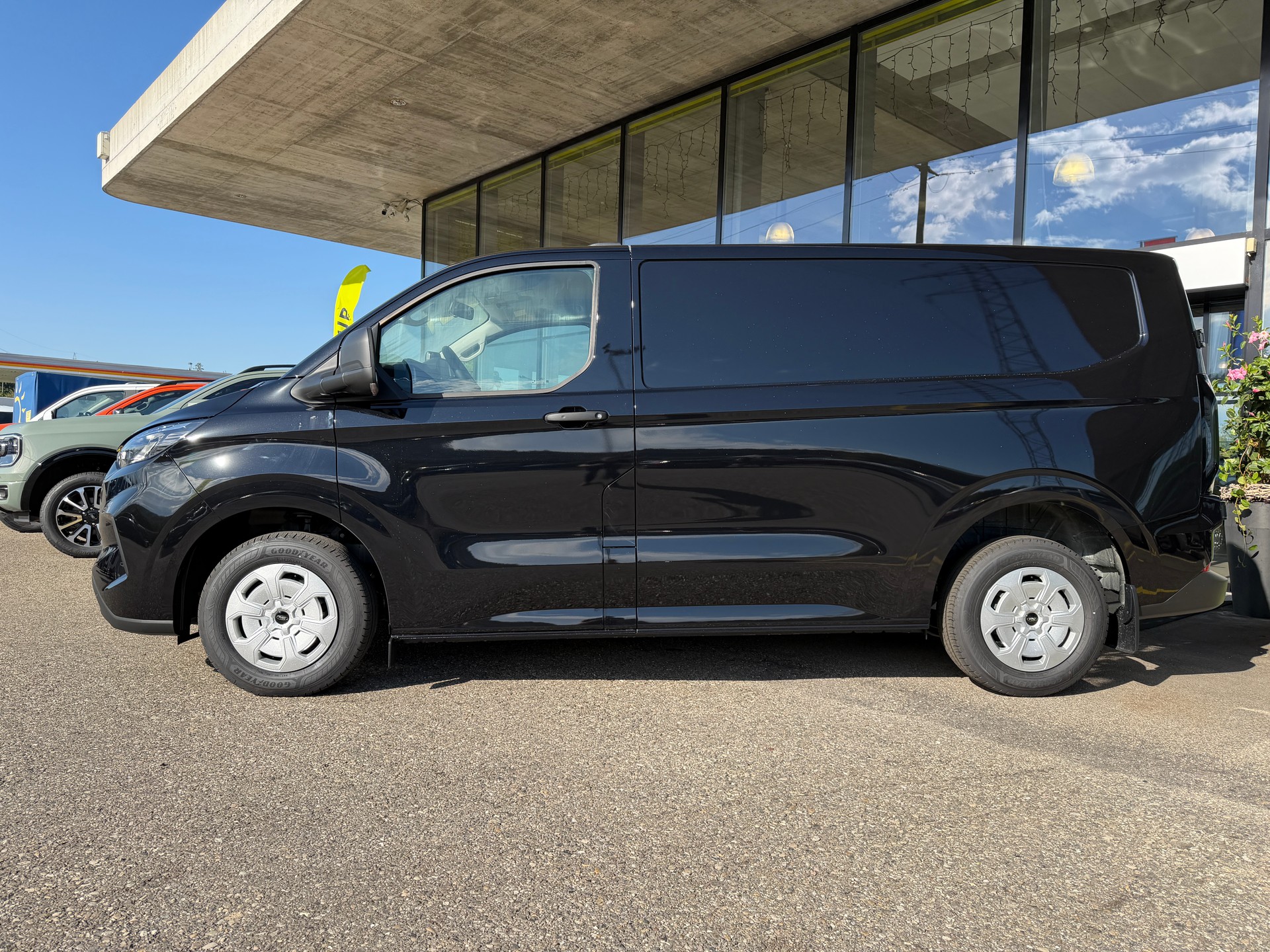 FORD Transit Custom Van 320 L1H1 Trend Automat-image-5