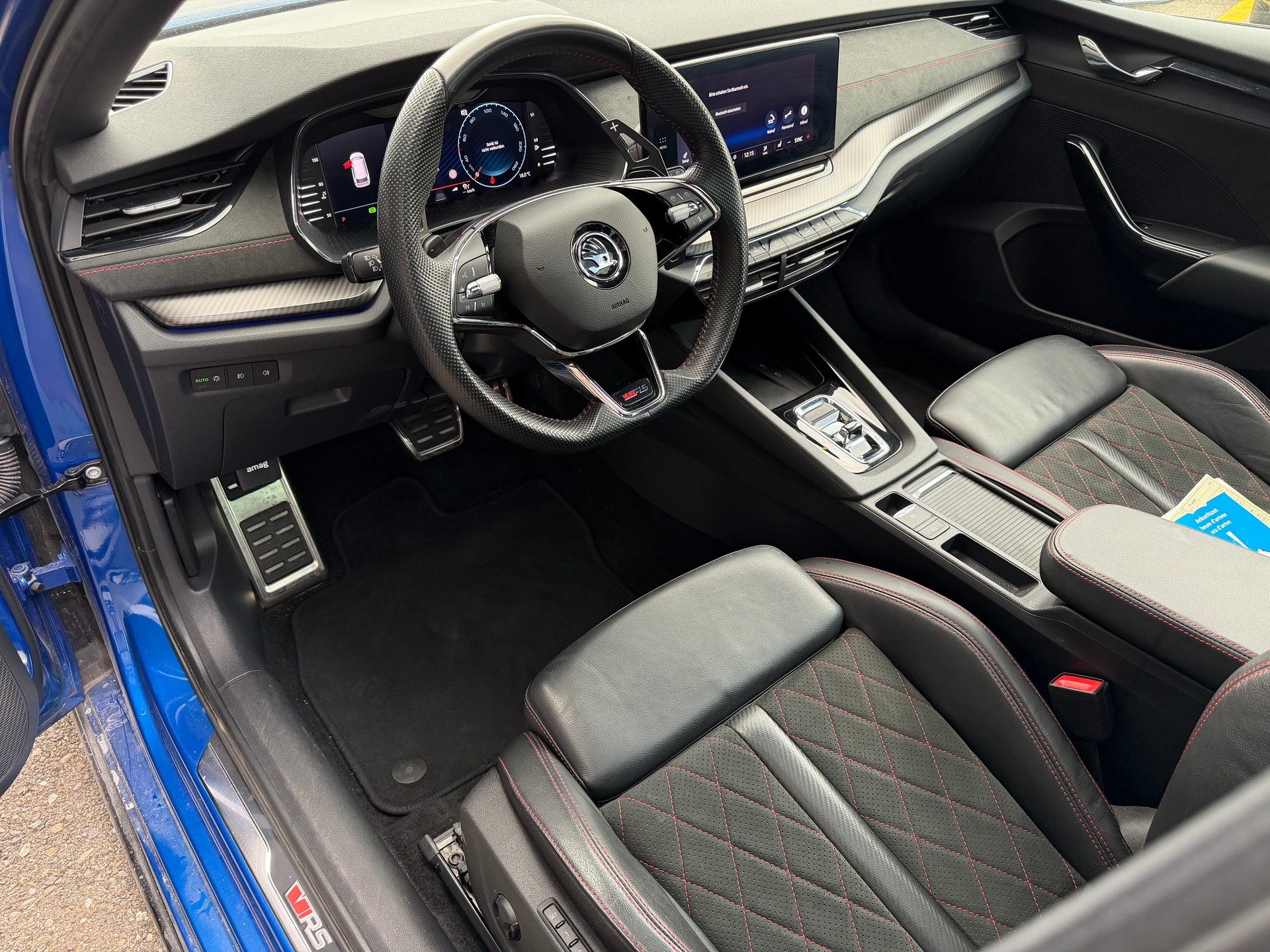 SKODA Octavia Combi 2.0 TSI DSG RS-image-2