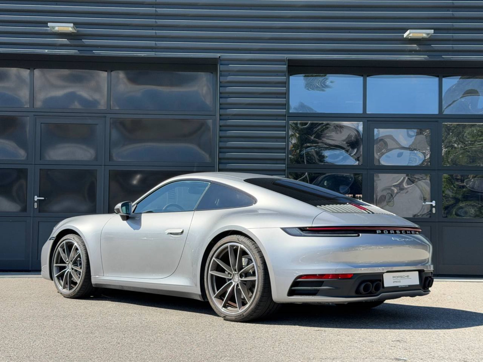PORSCHE 911 Carrera 4-showroom-element-2