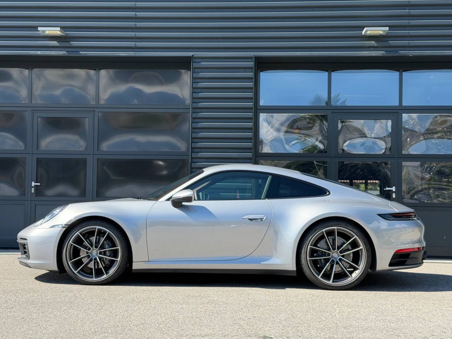 PORSCHE 911 Carrera 4-showroom-element-1