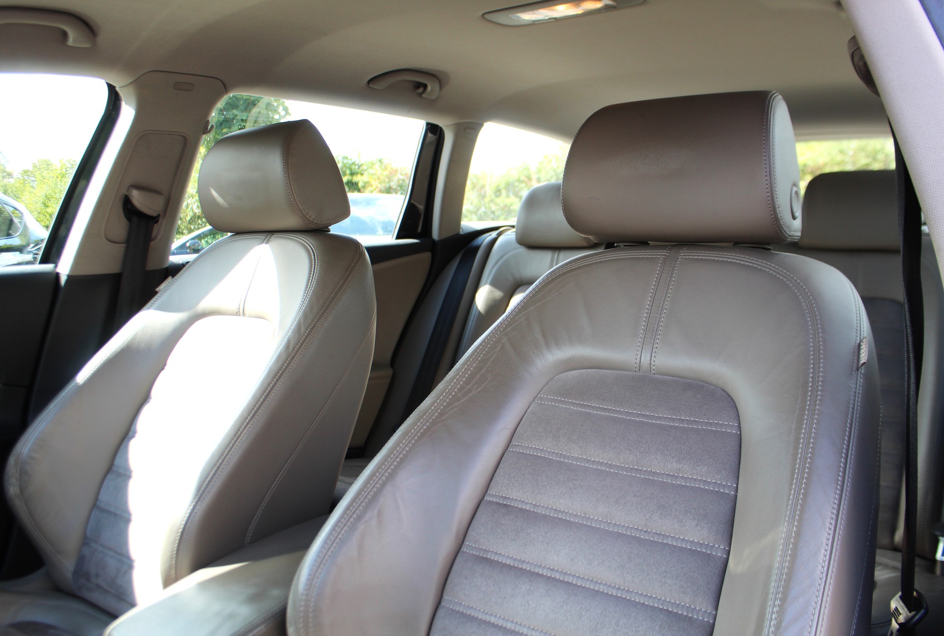 VW Passat Variant 2.0 FSI Highline / CH-Fahrzeug-image-7