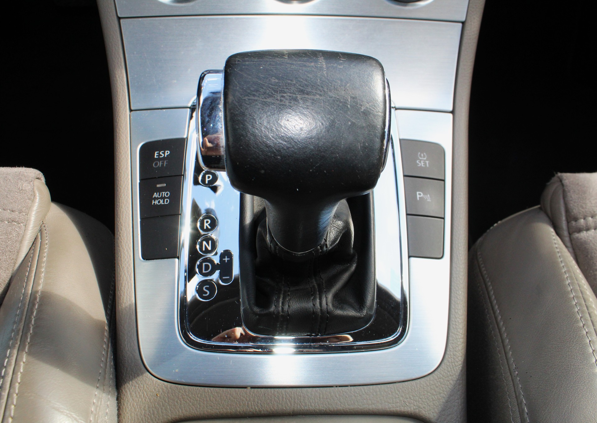 VW Passat Variant 2.0 FSI Highline / CH-Fahrzeug-image-14