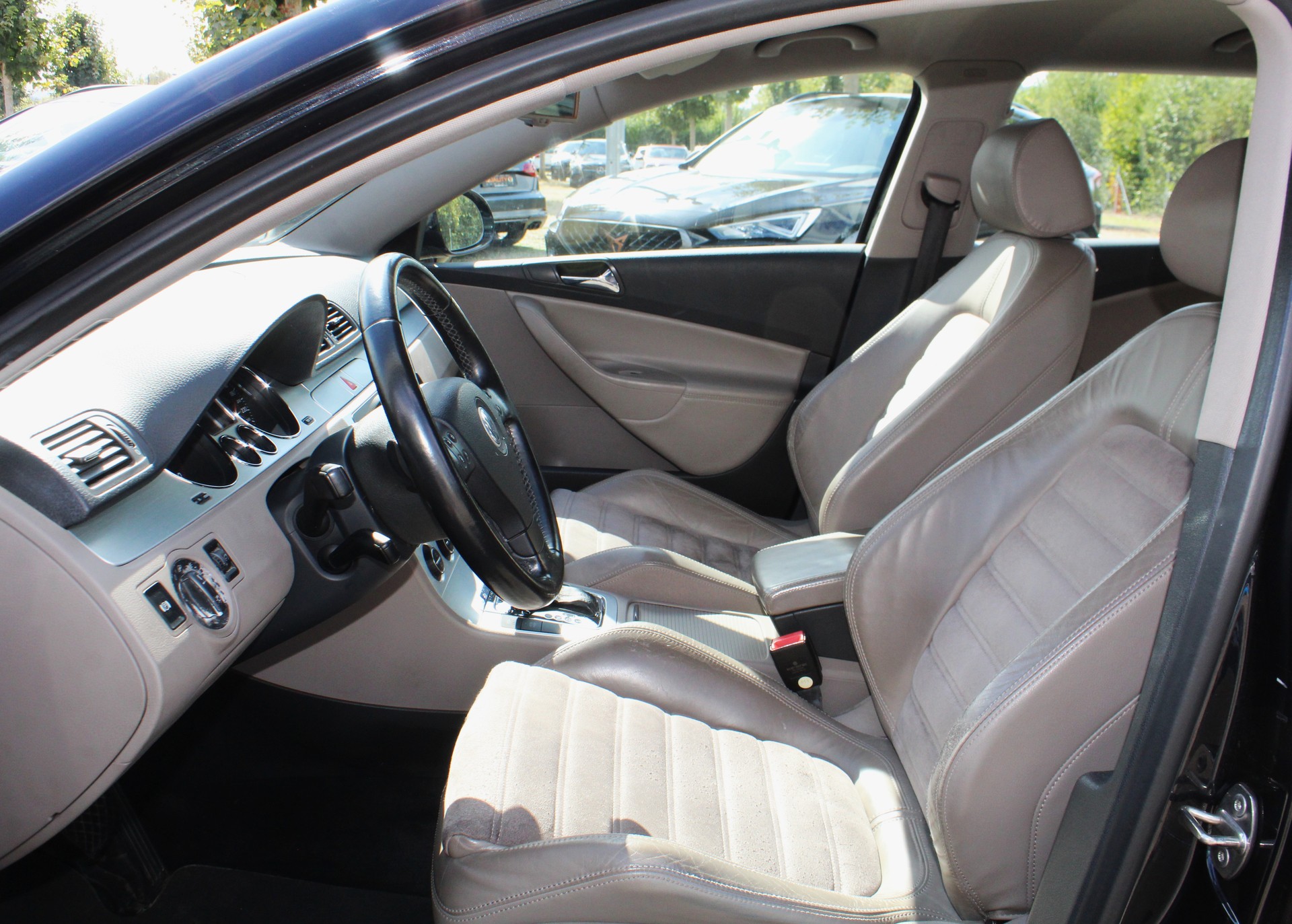 VW Passat Variant 2.0 FSI Highline / CH-Fahrzeug-image-6