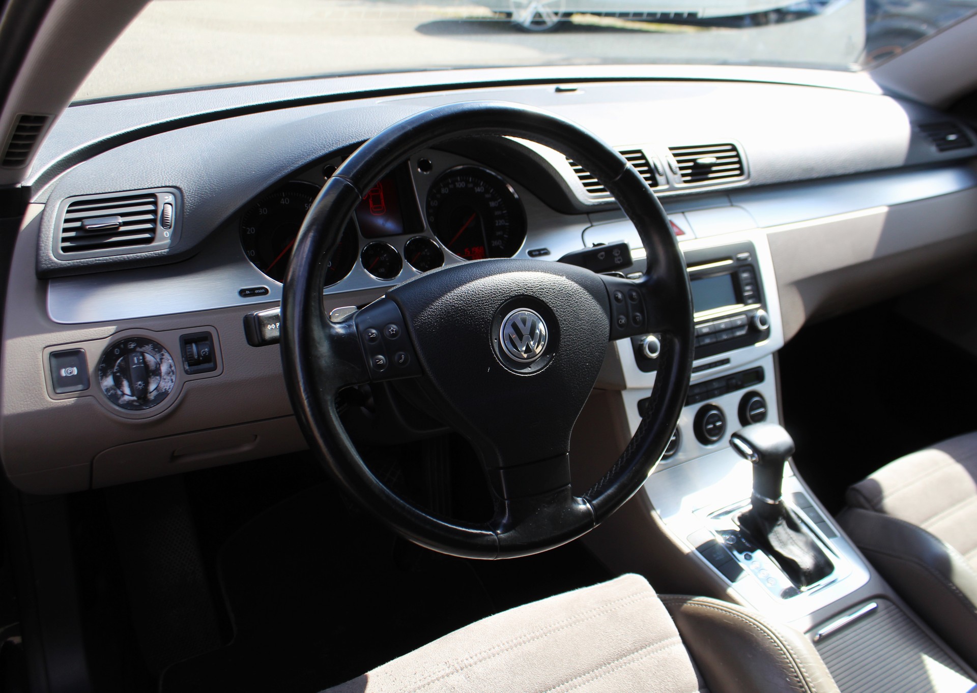 VW Passat Variant 2.0 FSI Highline / CH-Fahrzeug-image-9