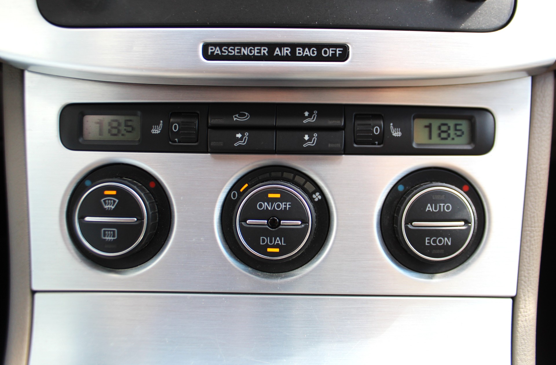VW Passat Variant 2.0 FSI Highline / CH-Fahrzeug-image-16