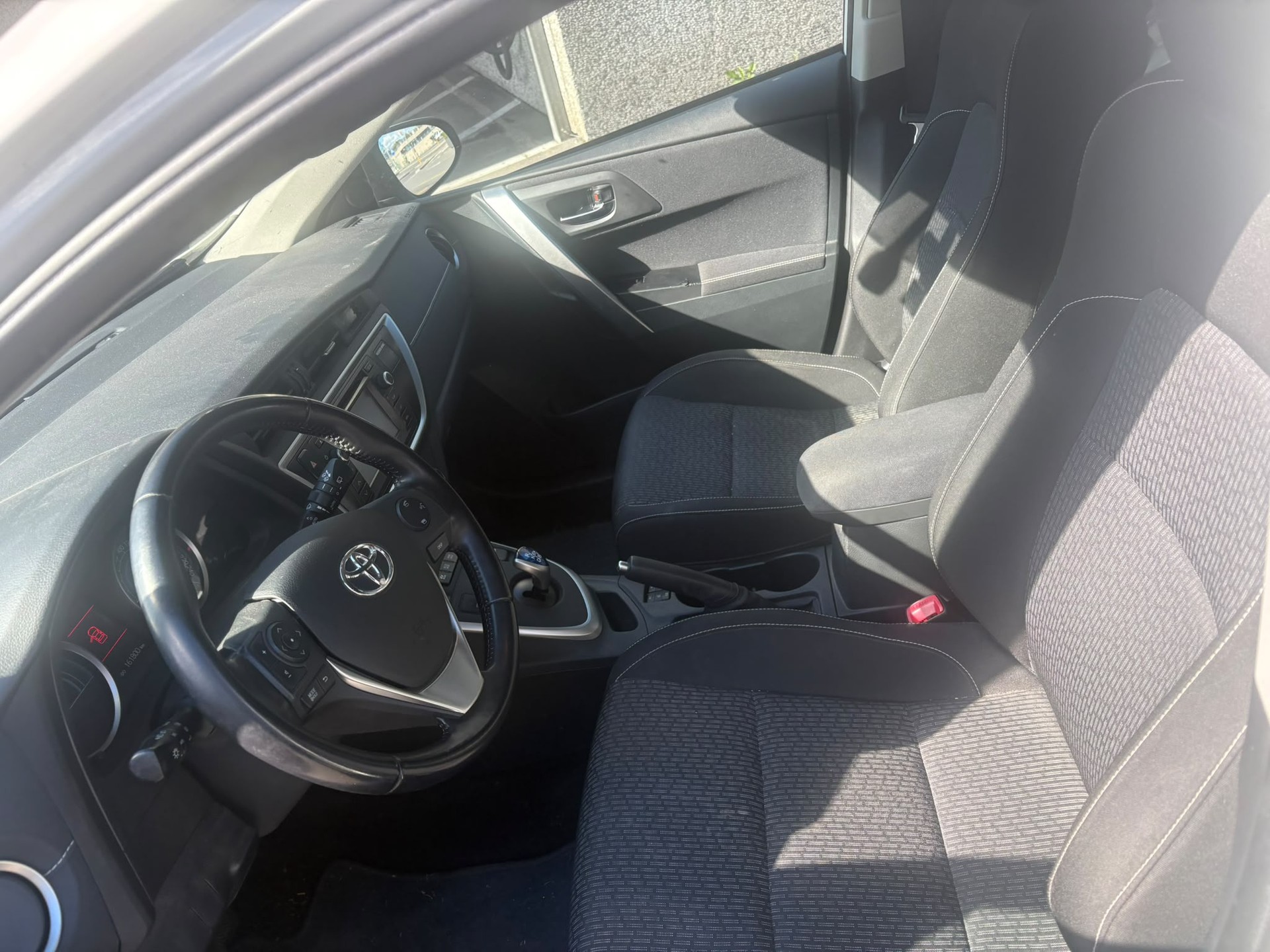 TOYOTA Auris Touring Sports 1.8 16V HSD Linea Luna-image-2