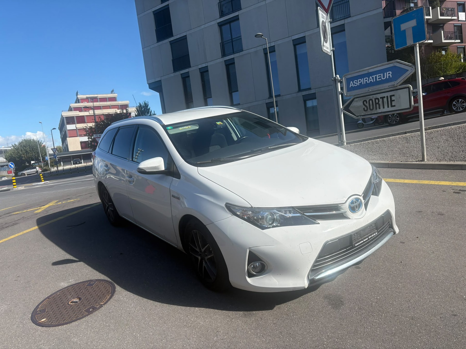 TOYOTA Auris Touring Sports 1.8 16V HSD Linea Luna-image-3