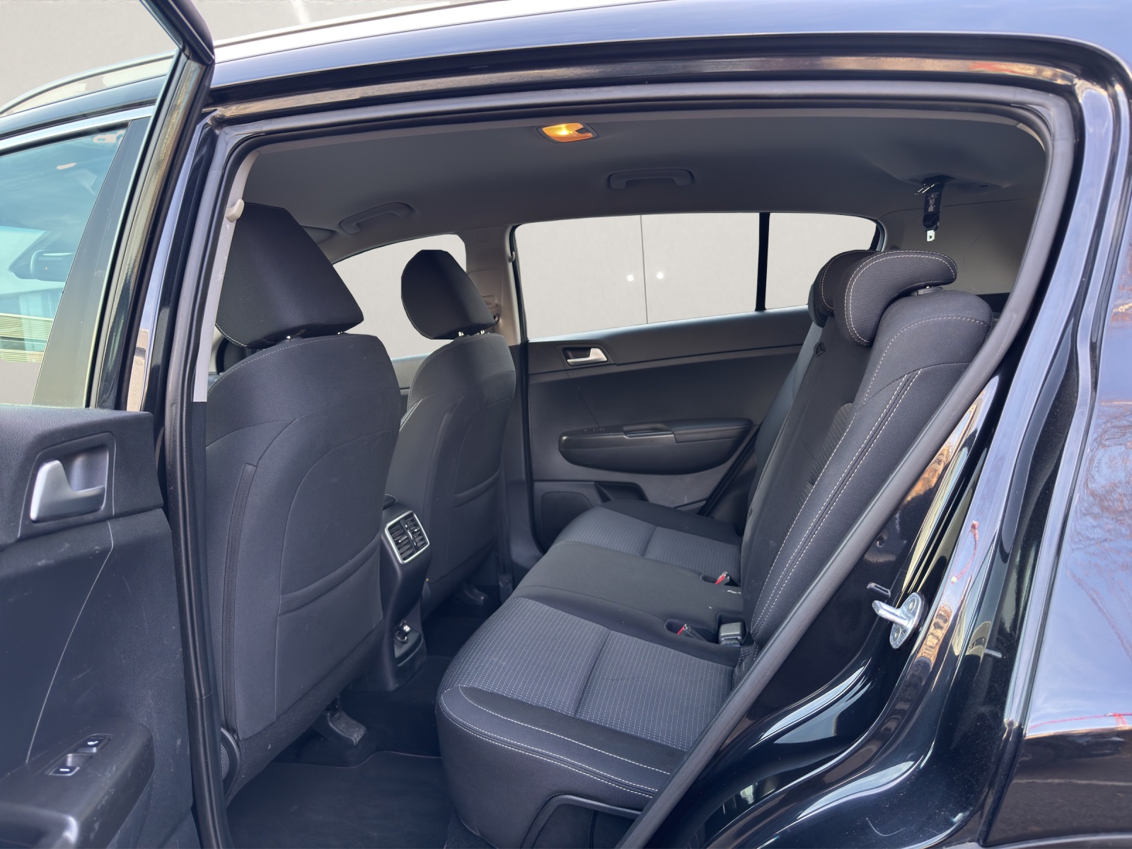 KIA Sportage 1.6CRDi Style 4WD Automat-image-13