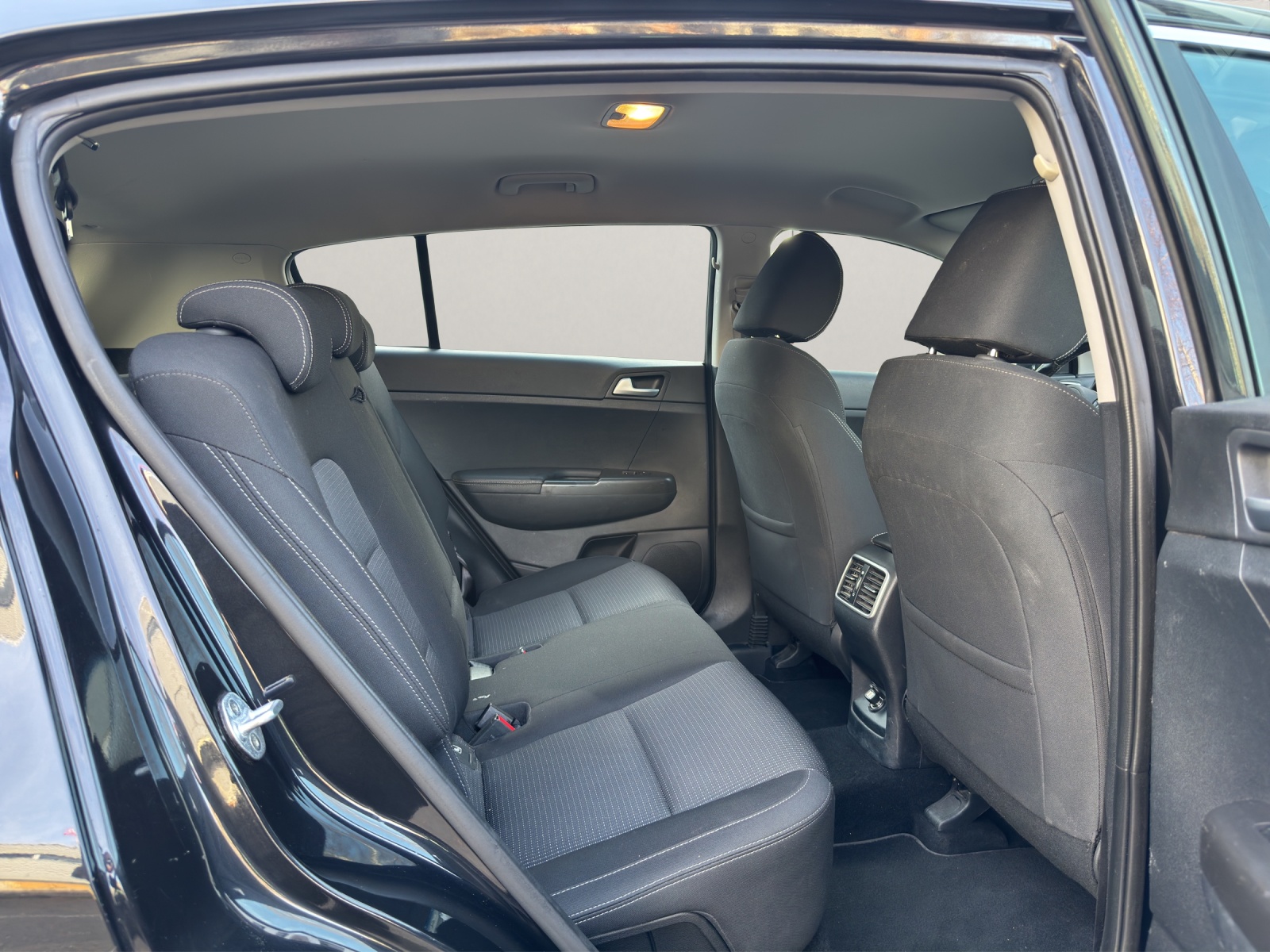 KIA Sportage 1.6CRDi Style 4WD Automat-image-14