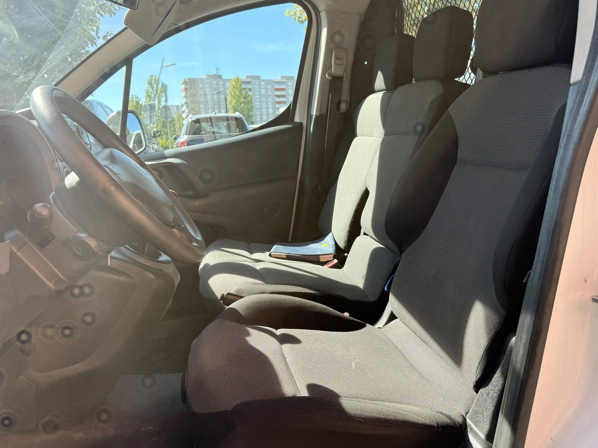 PEUGEOT Partner 1.6BlueHDI Allure-image-9