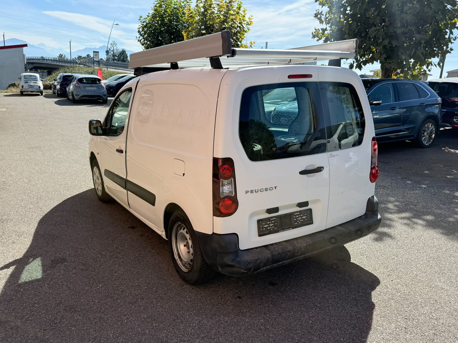 PEUGEOT Partner 1.6BlueHDI Allure-image-6