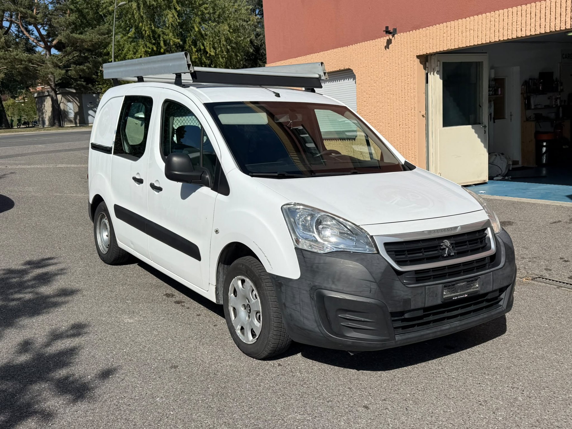 PEUGEOT Partner 1.6BlueHDI Allure-image-1