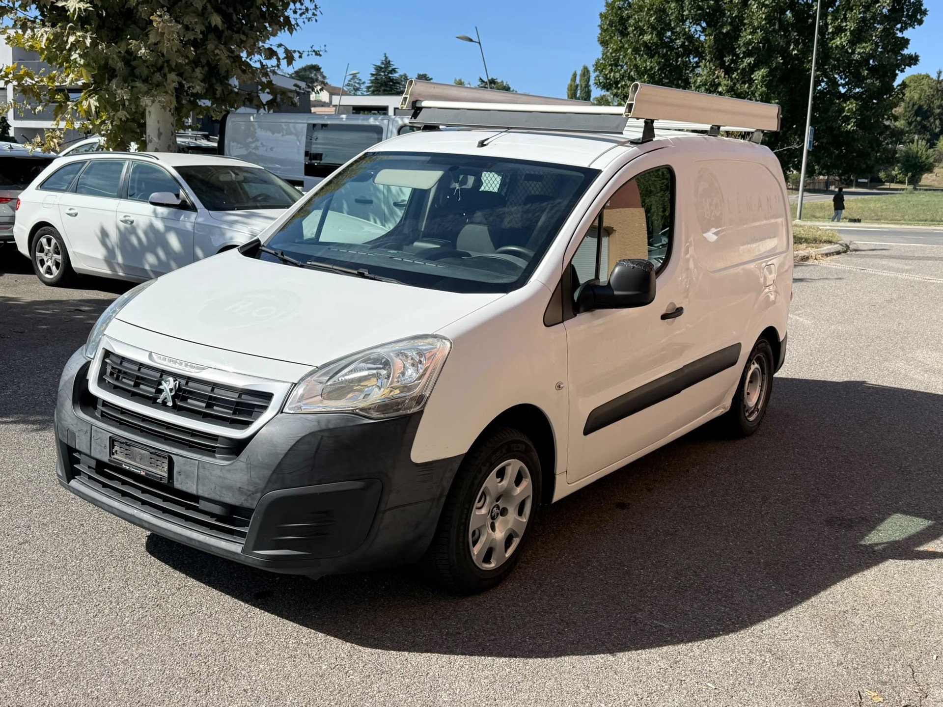 PEUGEOT Partner 1.6BlueHDI Allure-image-3