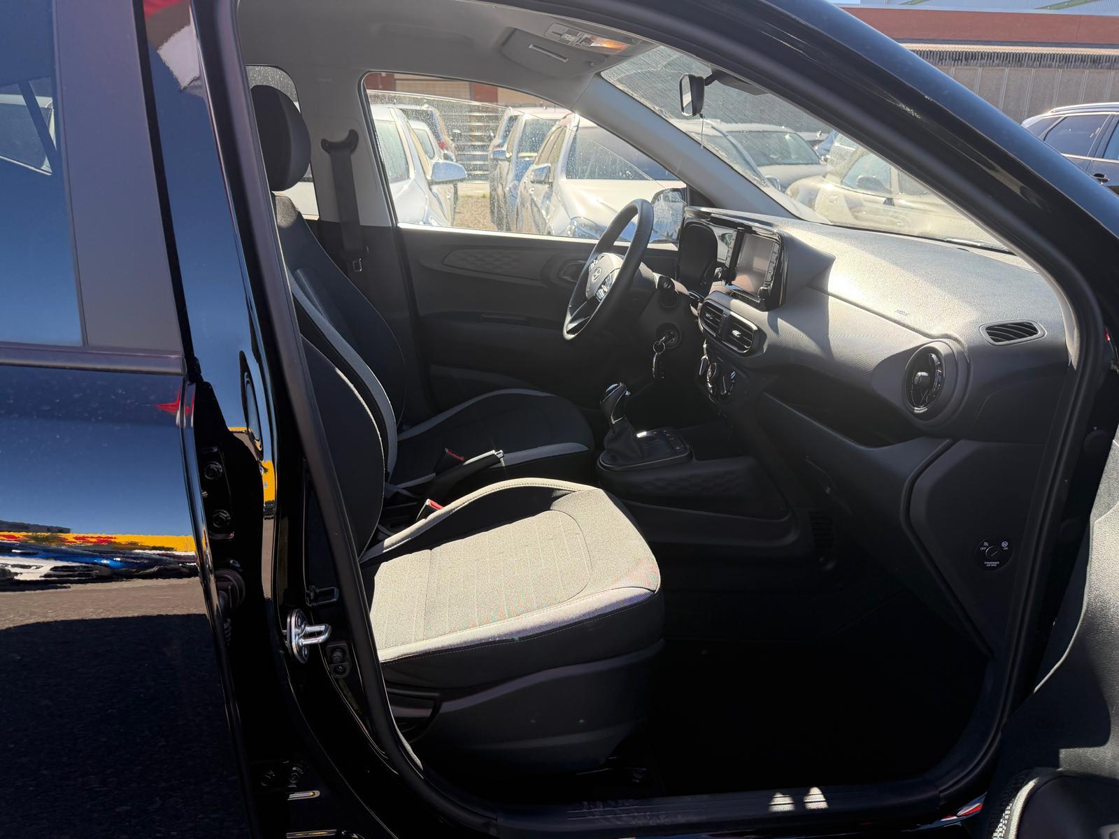 HYUNDAI i10 1.2 Amplia-image-9