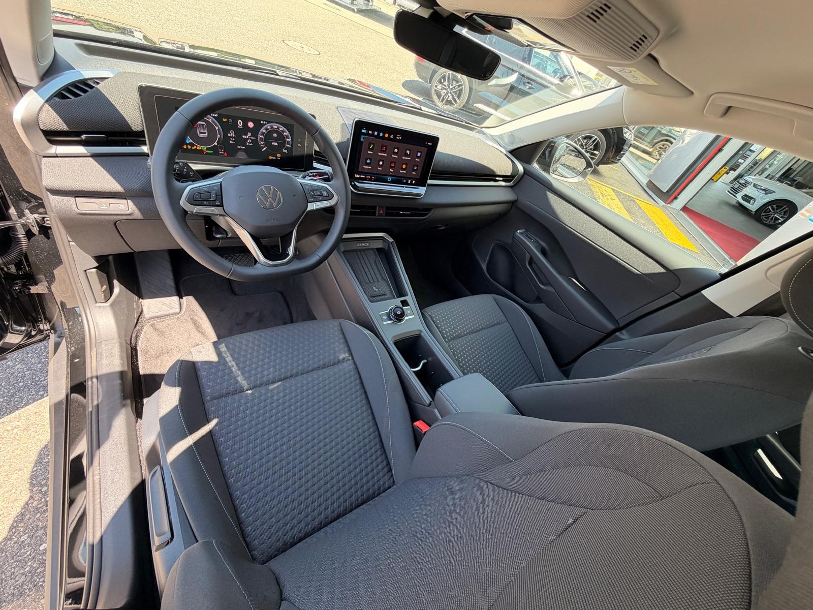 VW T-Roc 1.5 eTSI mHEV Trend DSG-image-15