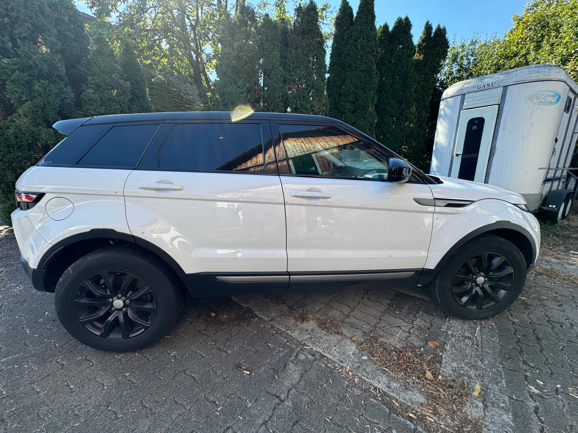 LAND ROVER Range Rover Evoque 2.0 TD4 SE Advantage AT9-image-1
