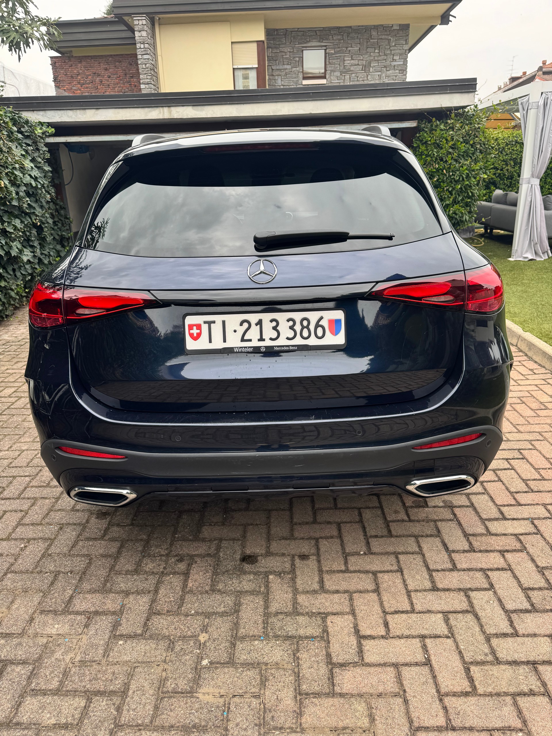 MERCEDES-BENZ GLC 220 d AMG Line 4matic-image-2