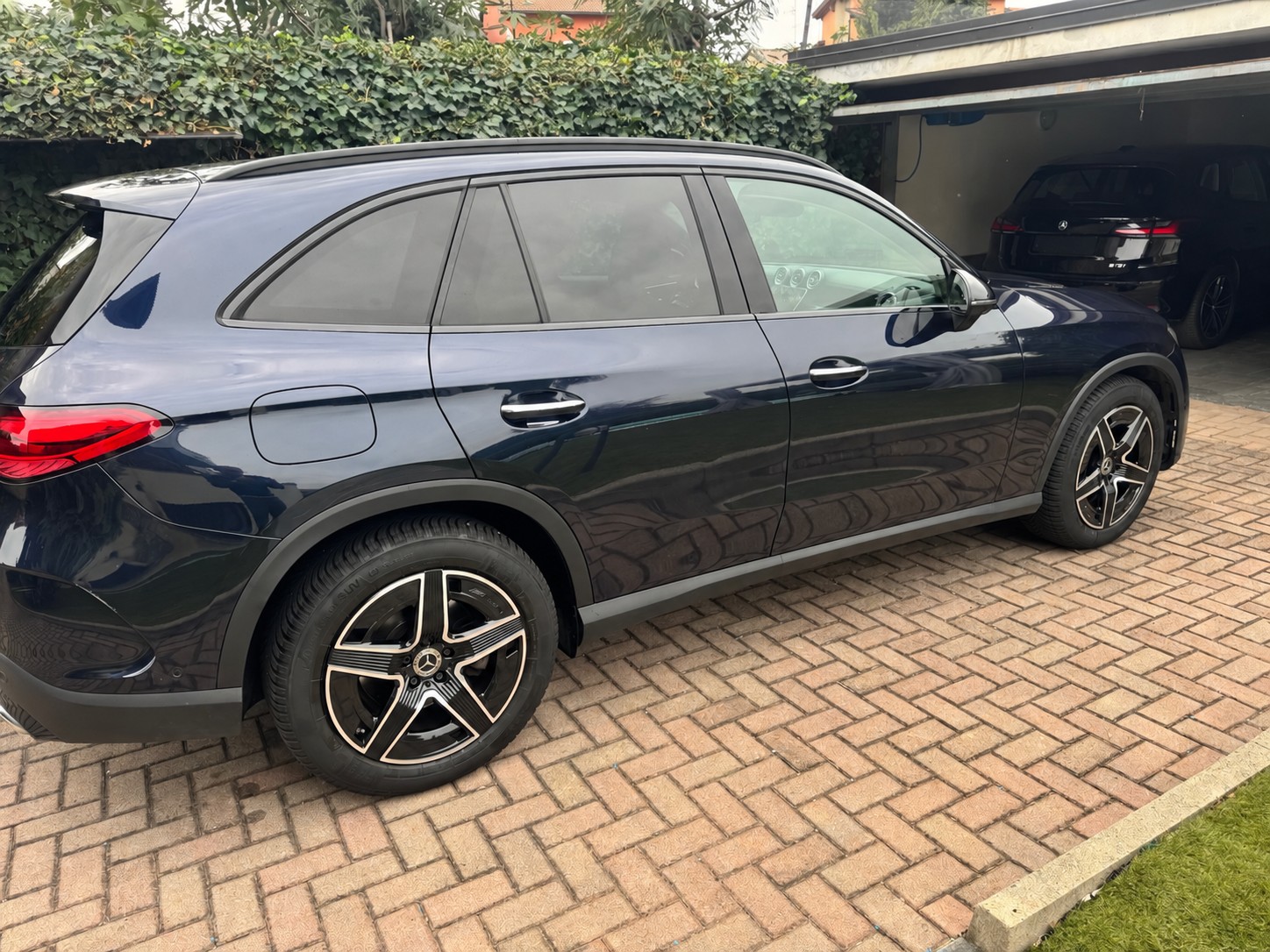 MERCEDES-BENZ GLC 220 d AMG Line 4matic-image-1