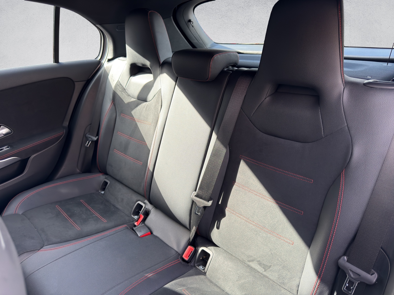 MERCEDES-BENZ A 220 AMG Line 7G-DCT 4Matic-image-16