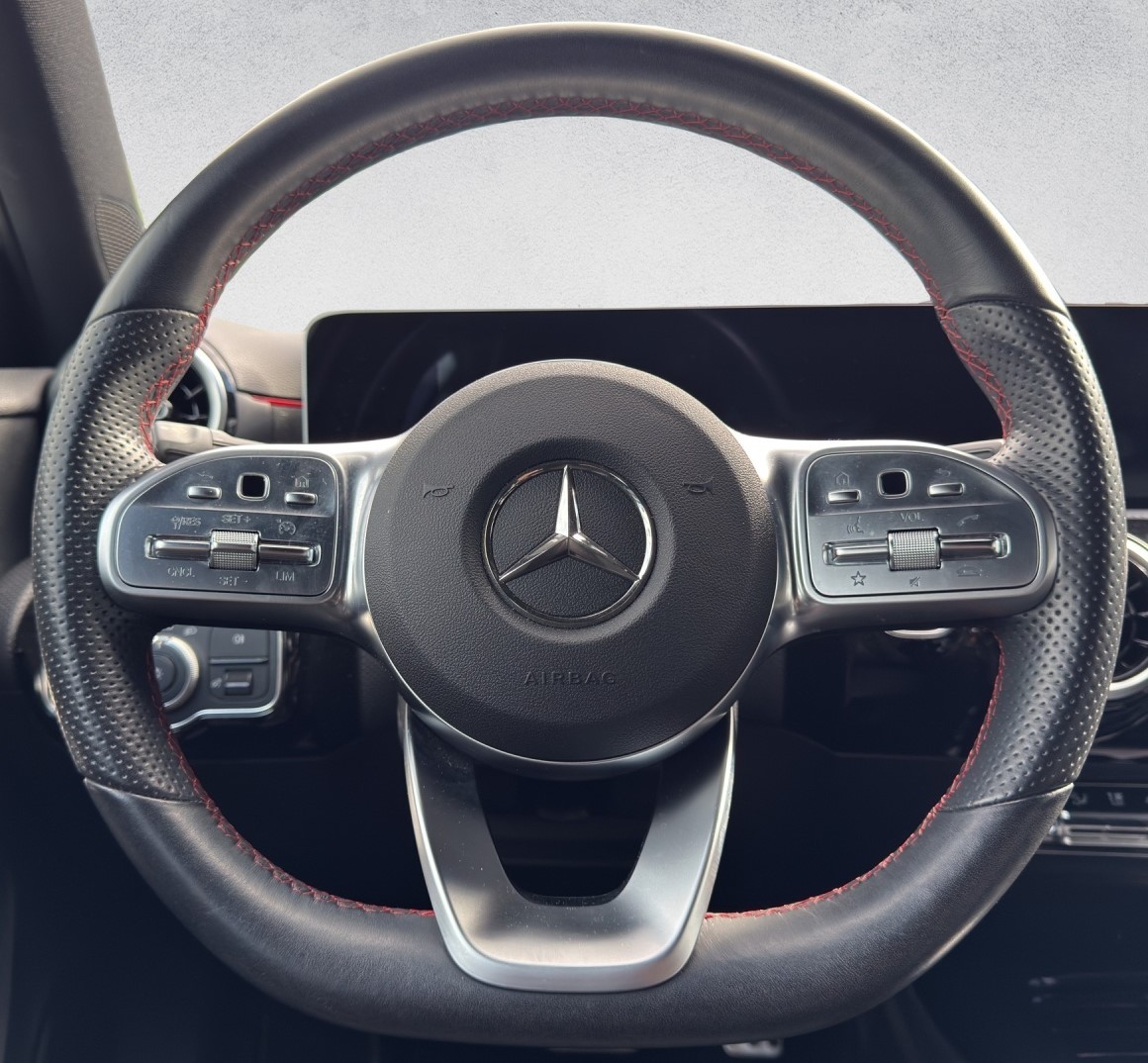 MERCEDES-BENZ A 220 AMG Line 7G-DCT 4Matic-image-9